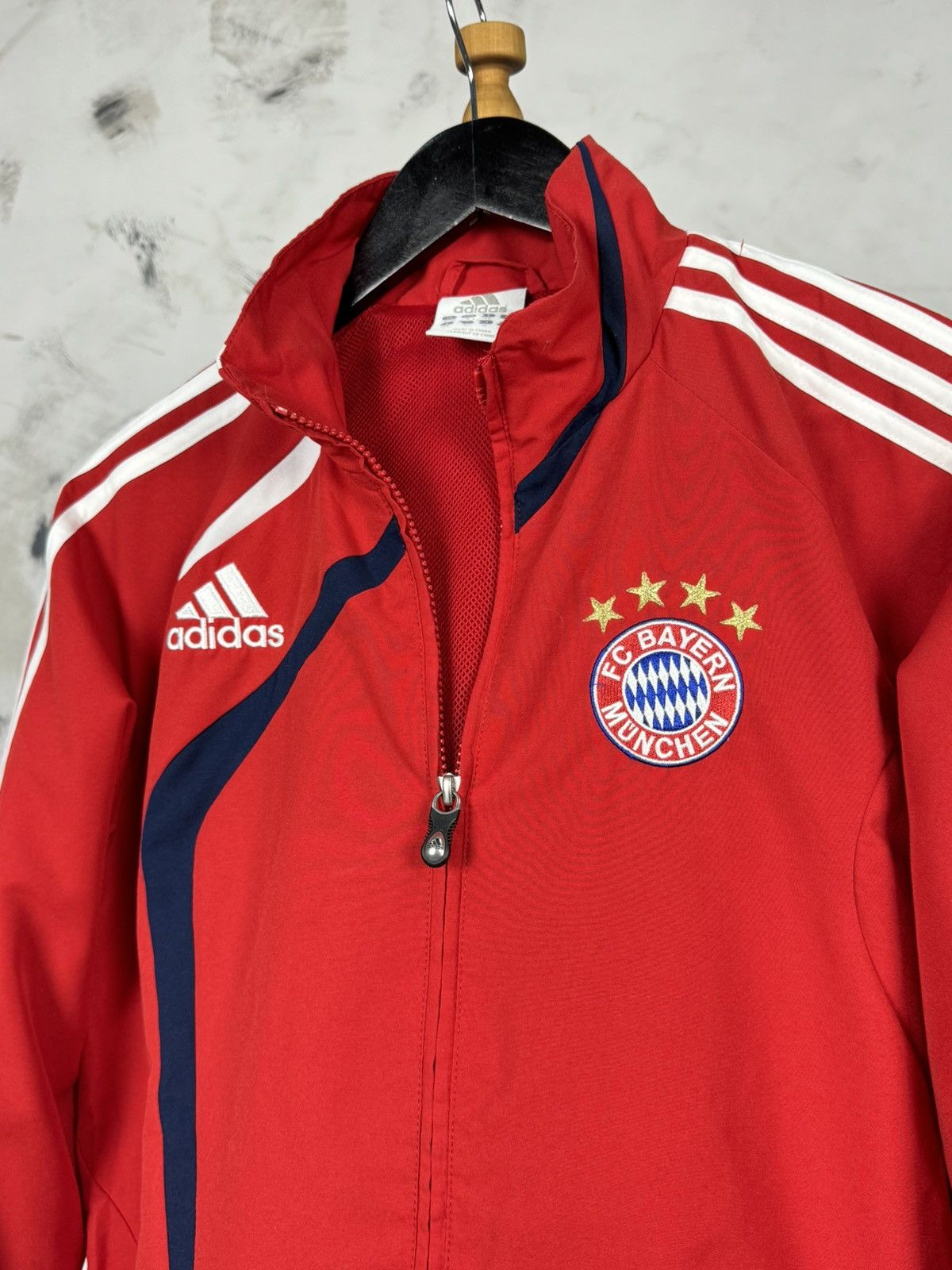 Vintage Vintage Adidas FC Bayern Munich Zip Jacket Size S Size US S / EU 44-46 / 1 - 2 Thumbnail