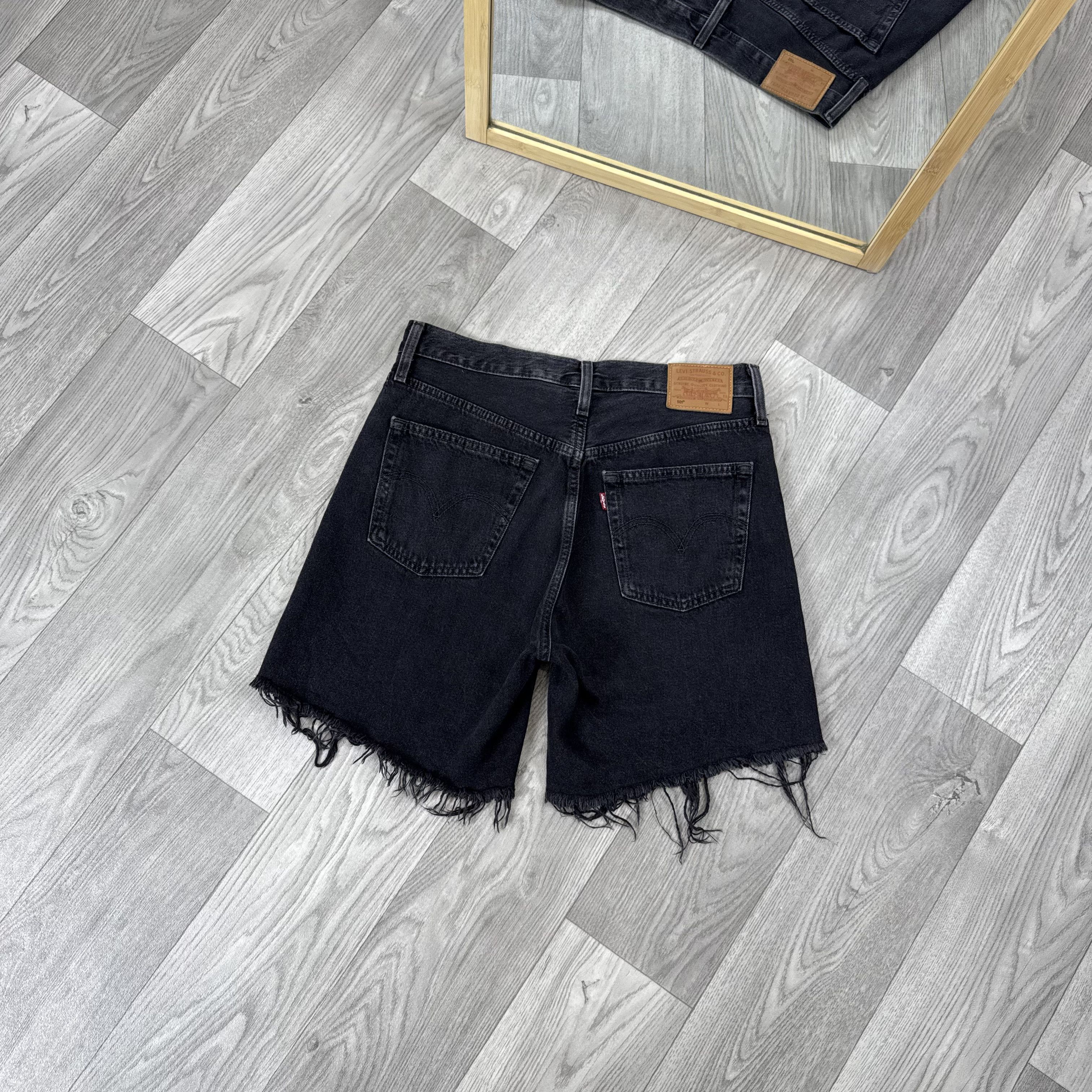 Levi's Levi's 501 Women's High Rise Grey Denim Mini Shorts Size 27" / US 4 / IT 40 - 1 Thumbnail