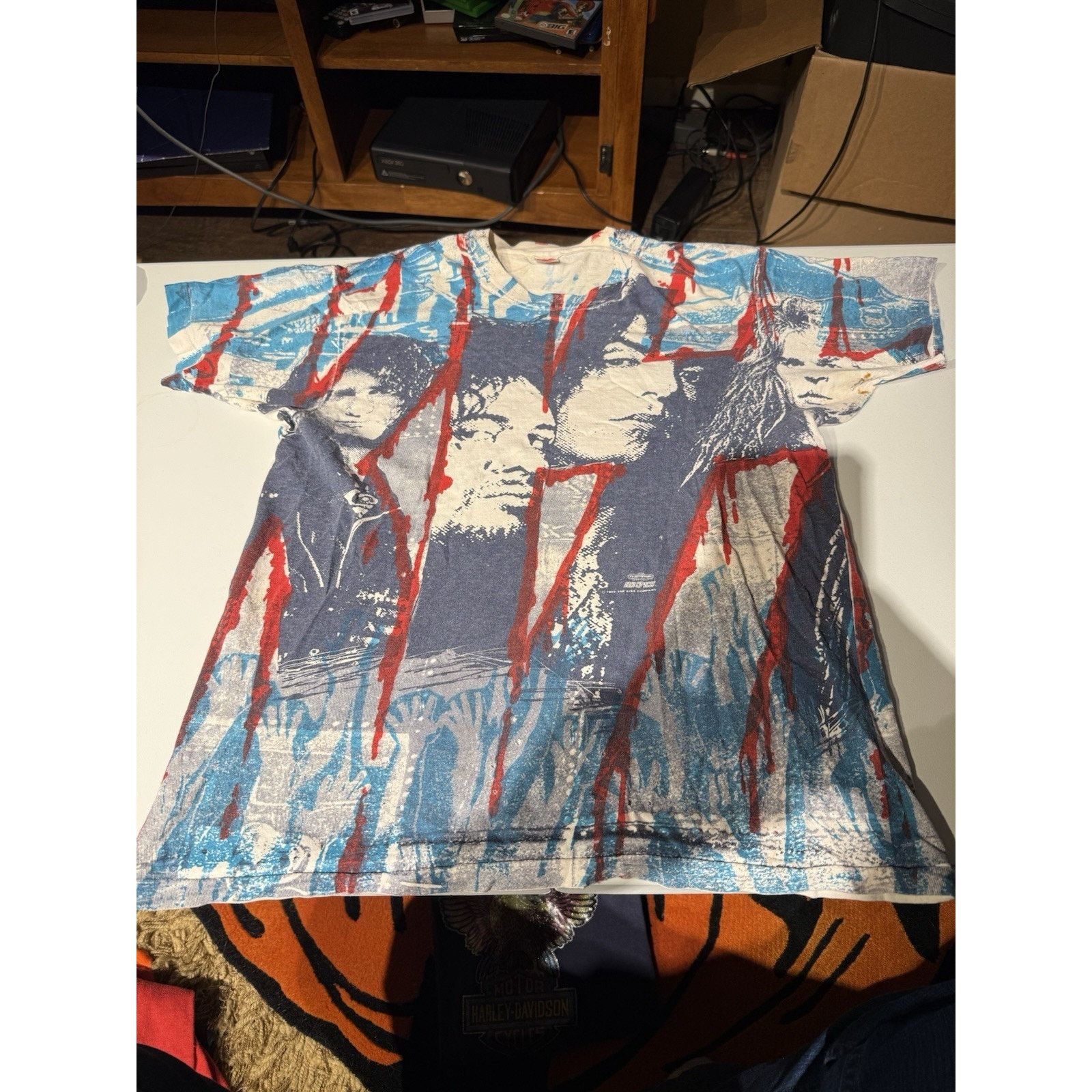 Band Tees × Hanes × Vintage Vintage Kiss Alive Worldwide All Over Print Shirt 80s Size US M / EU 48-50 / 2 - 1 Thumbnail