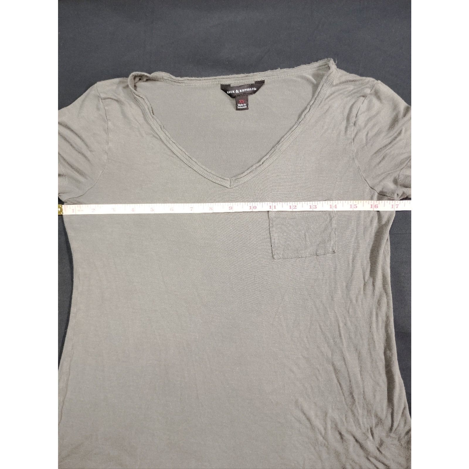 Rock & Republic Rock & Republic Glittery Olive Green Grey VNeck Short Sleeve Size XS / US 0-2 / IT 36-38 - 5 Thumbnail