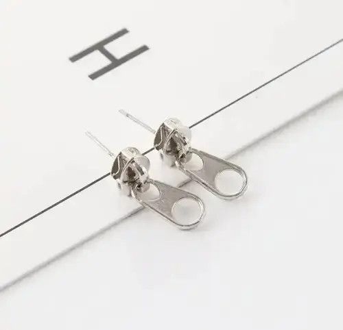 Vintage Punk Metal Zipper Shape Studs Earring (1pairs） Size ONE SIZE - 1 Thumbnail