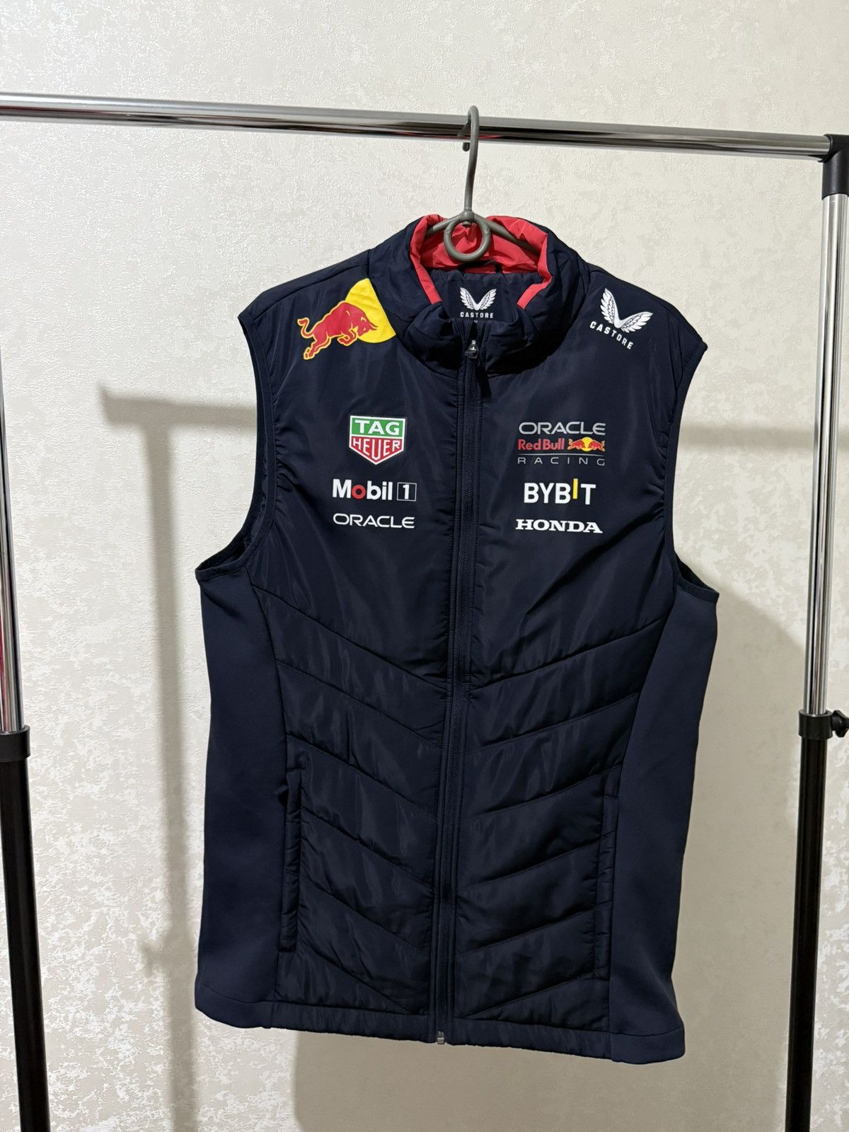 Red Bull RED BULL RACING CASTORE FORMULA1 VEST SLEEVELESS 2024 HONDA Size US M / EU 48-50 / 2 - 3 Thumbnail