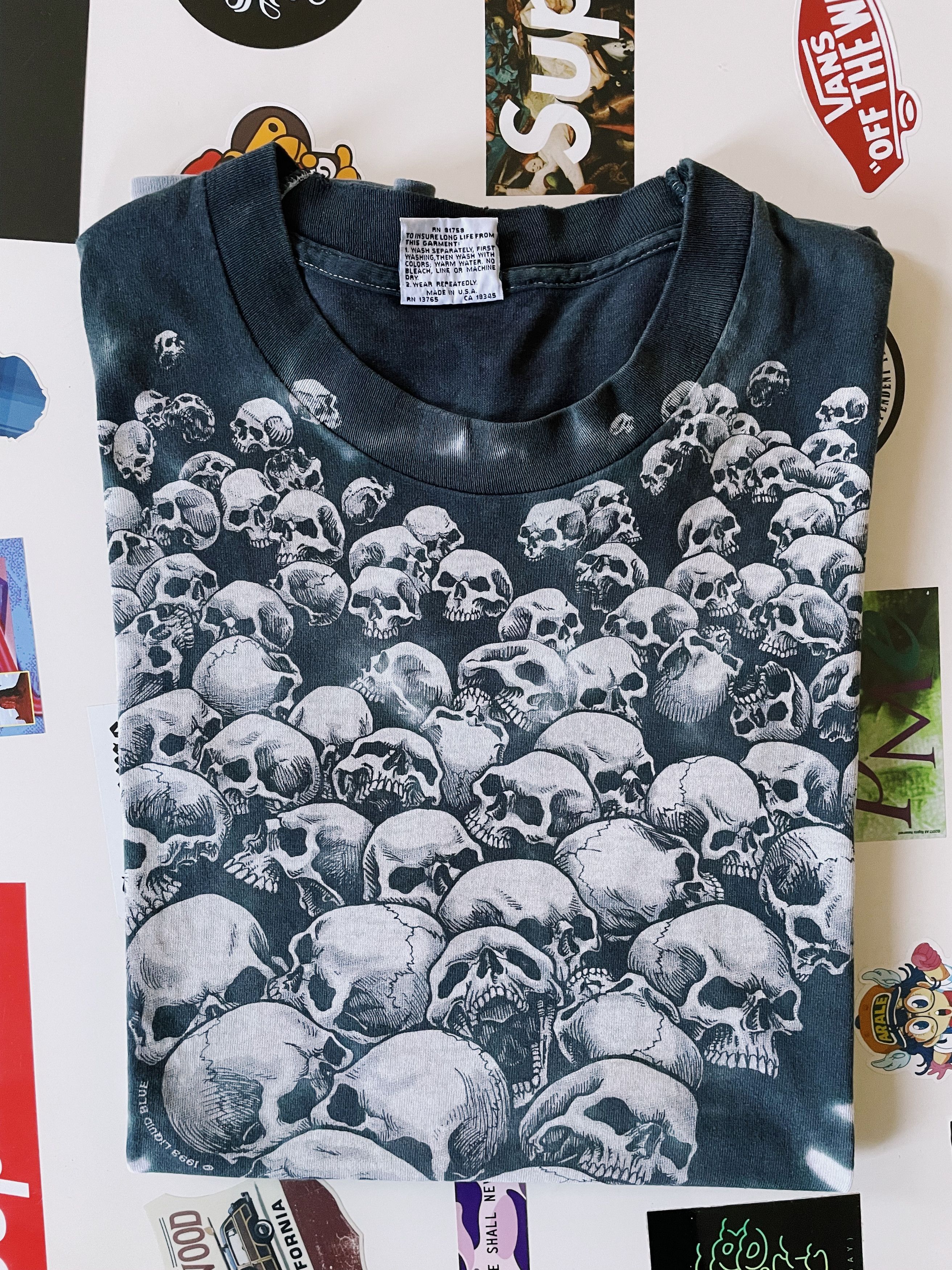 Liquid Blue Vintage 1998 Liquid Blue Skull Pile Tie Dye T-shirt Size US L / EU 52-54 / 3 - 7 Thumbnail