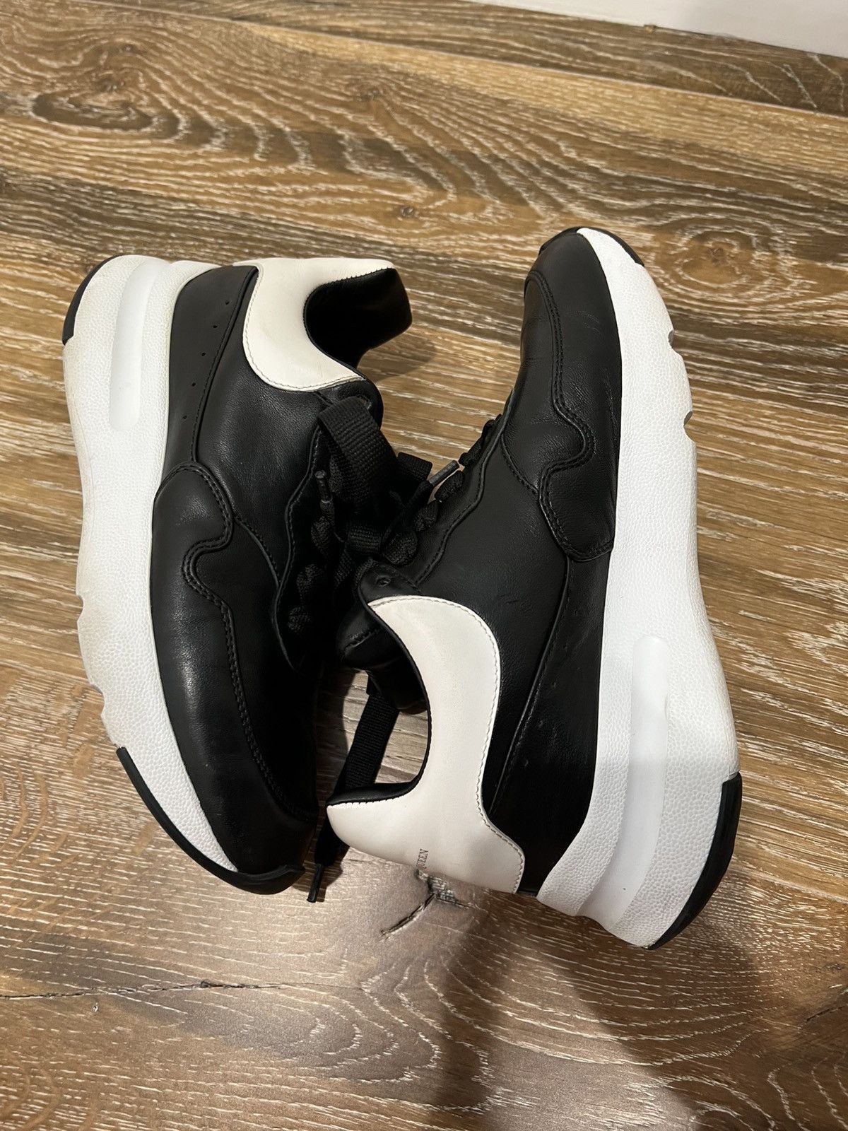 Alexander McQueen Alexander McQueen Women's Leather Runner Sneaker 520014 Size US 6 / IT 36 - 3 Thumbnail