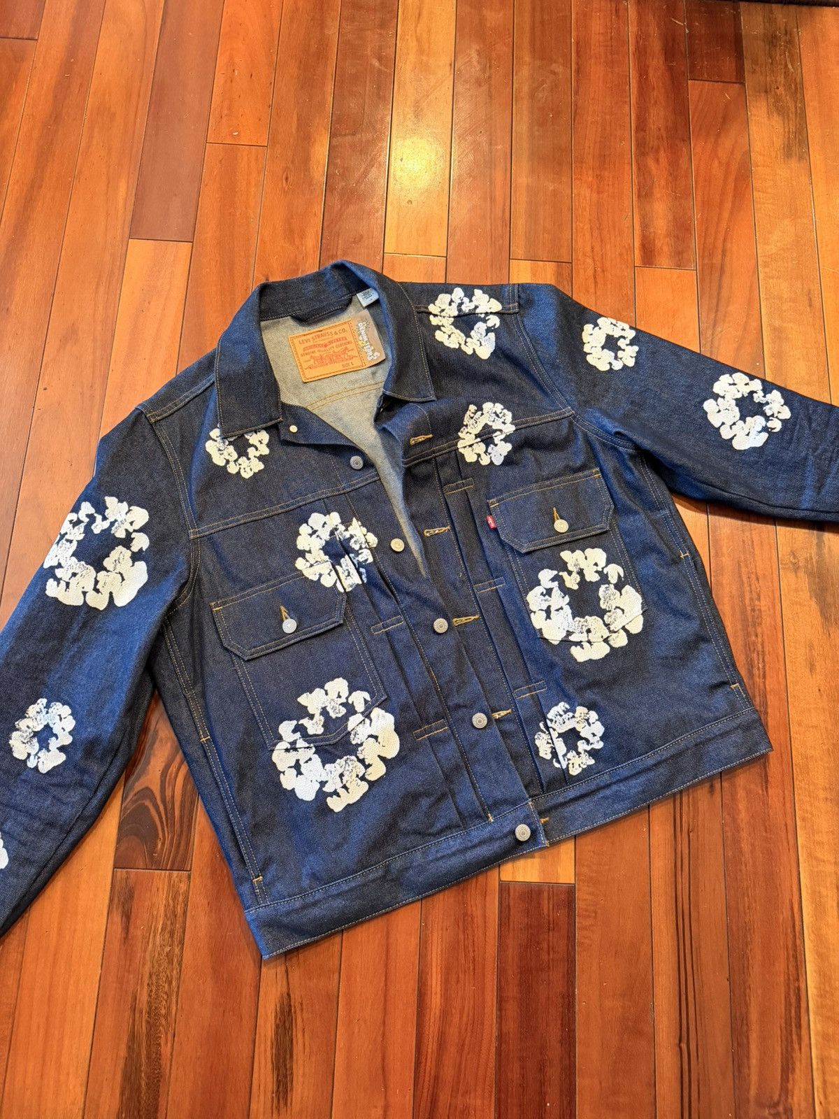 DENIM TEARS × Levi's DENIM TEARS JEAN JACKET - (2 ALL OVER WREATH RAW) Size US L / EU 52-54 / 3 - 1 Thumbnail