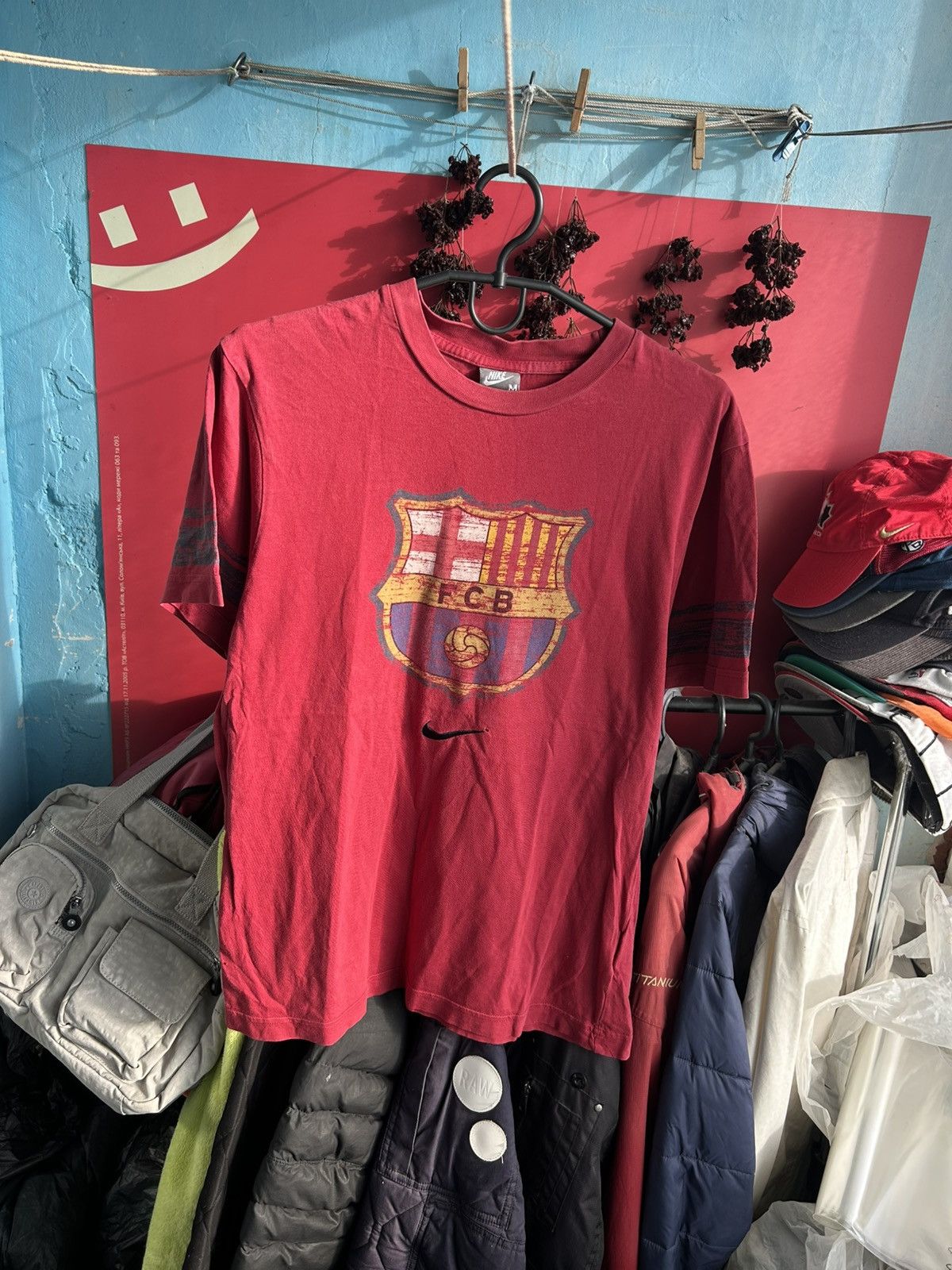 Nike × Vintage Nike x Barcelona Thrashed Big Logo Football T-shirt Size US M / EU 48-50 / 2 - 1 Thumbnail