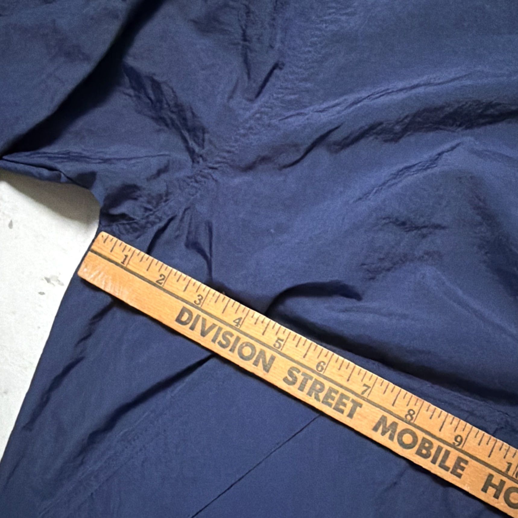 Nike VINTAGE Nike Windbreaker Jacket Unisex Adults L Blue 90s Swoosh Center 1990s Pullover Cambered Check Sports Warm Up Shirt Size US L / EU 52-54 / 3 - 4 Thumbnail