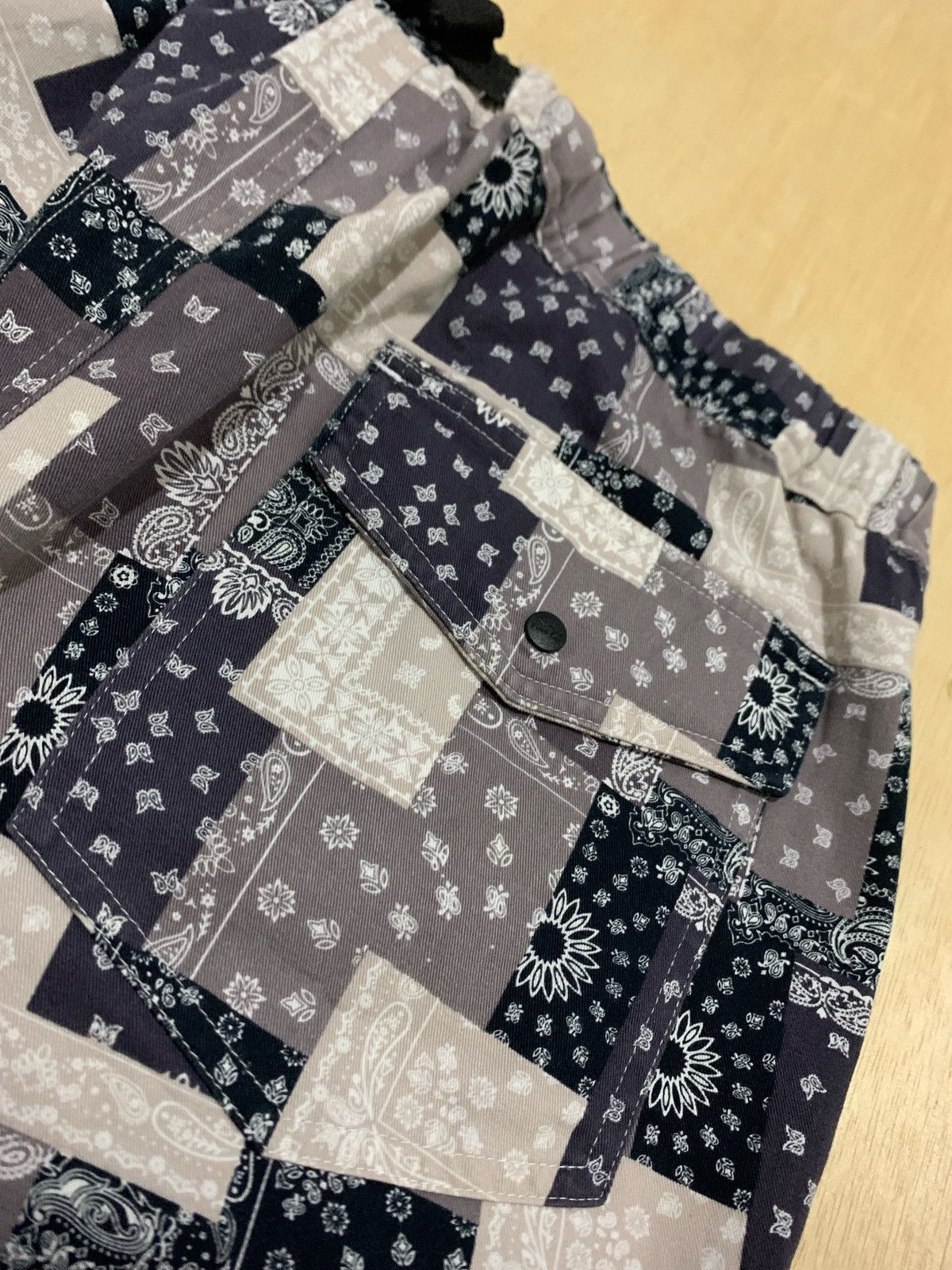 20471120 × Japanese Brand Bandana Find-Out Short pants Size US 33 - 4 Thumbnail