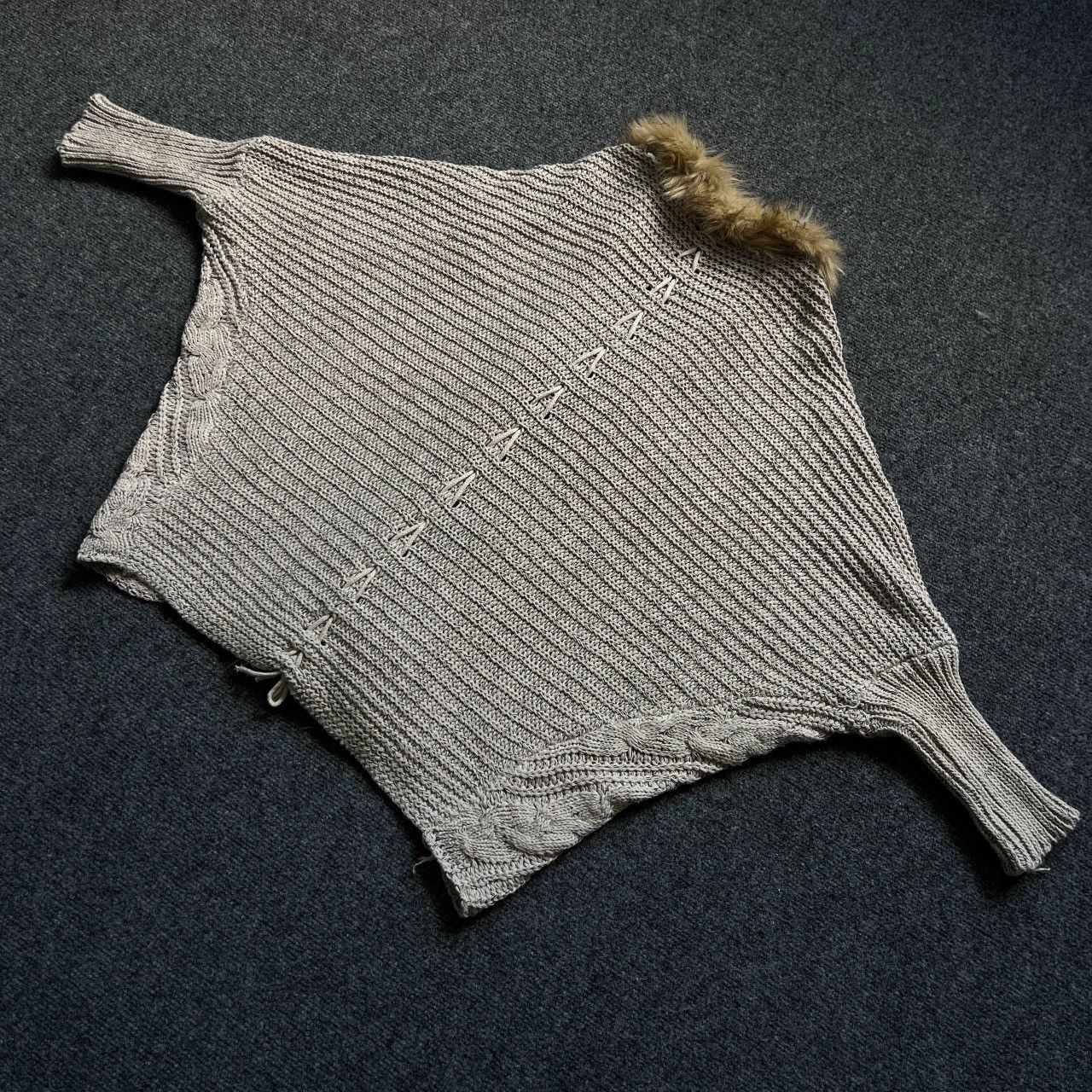 If Six Was Nine VTG Women’s Cape Knit With Faux Fur One Size 00s USA Hype Size ONE SIZE - 5 Thumbnail