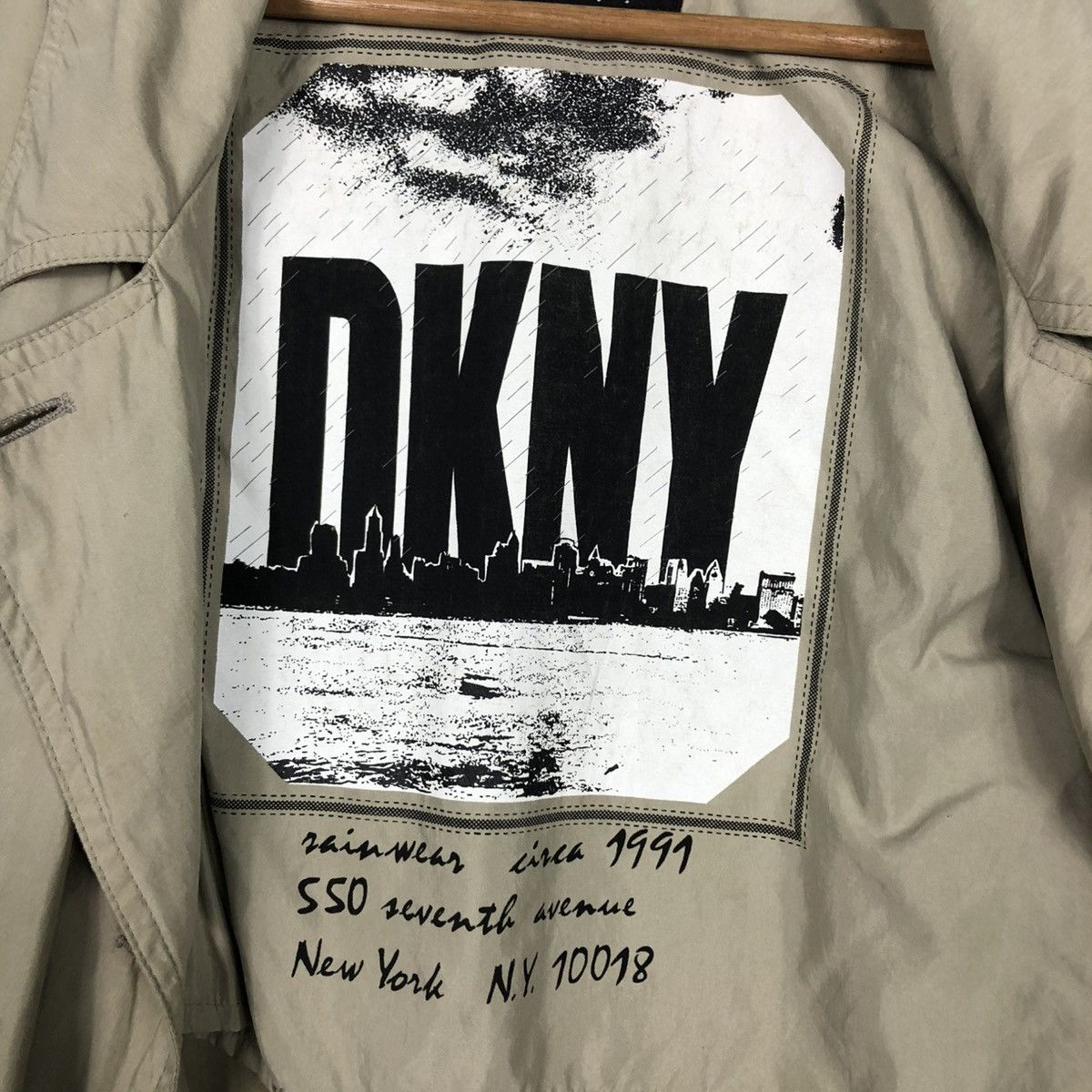 DKNY × Japanese Brand 🔥VINTAGE LONG JACKET DKNY BONDAGE PARACHUTE BIG LOGO LINING Size US M / EU 48-50 / 2 - 21 Thumbnail
