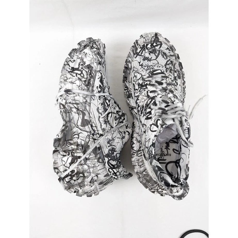 Balenciaga o1rshd1 Bouncer Extreme Graffiti Print in White/Black Size US 10 / EU 43 - 20 Thumbnail