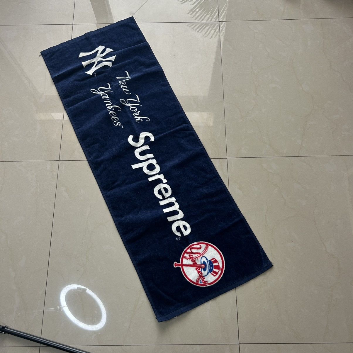New York Yankees × Supreme Supreme x New York Yankees Towel Size ONE SIZE - 1 Thumbnail
