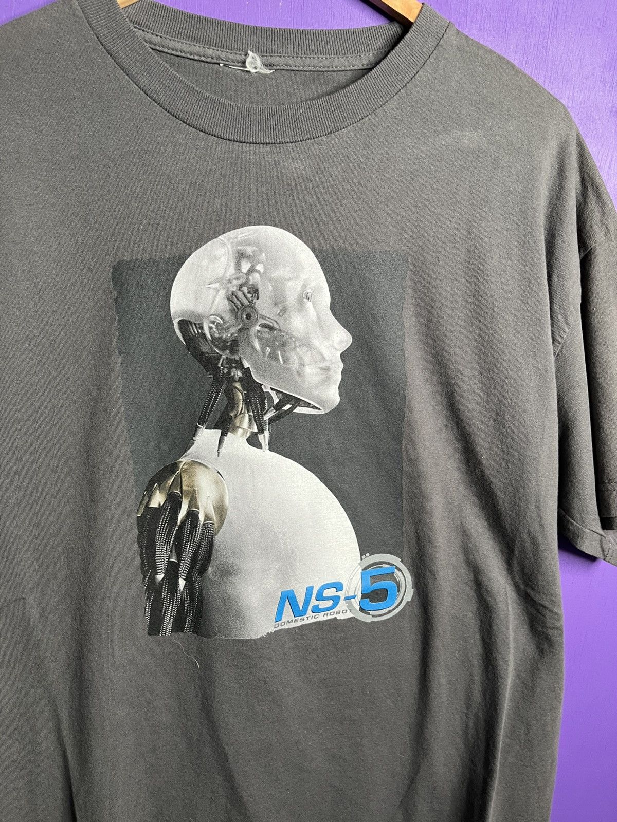 Vintage Vintage 2004 IRobot NS5 domestic robot movie promo t-shirt Size US XL / EU 56 / 4 - 3 Thumbnail