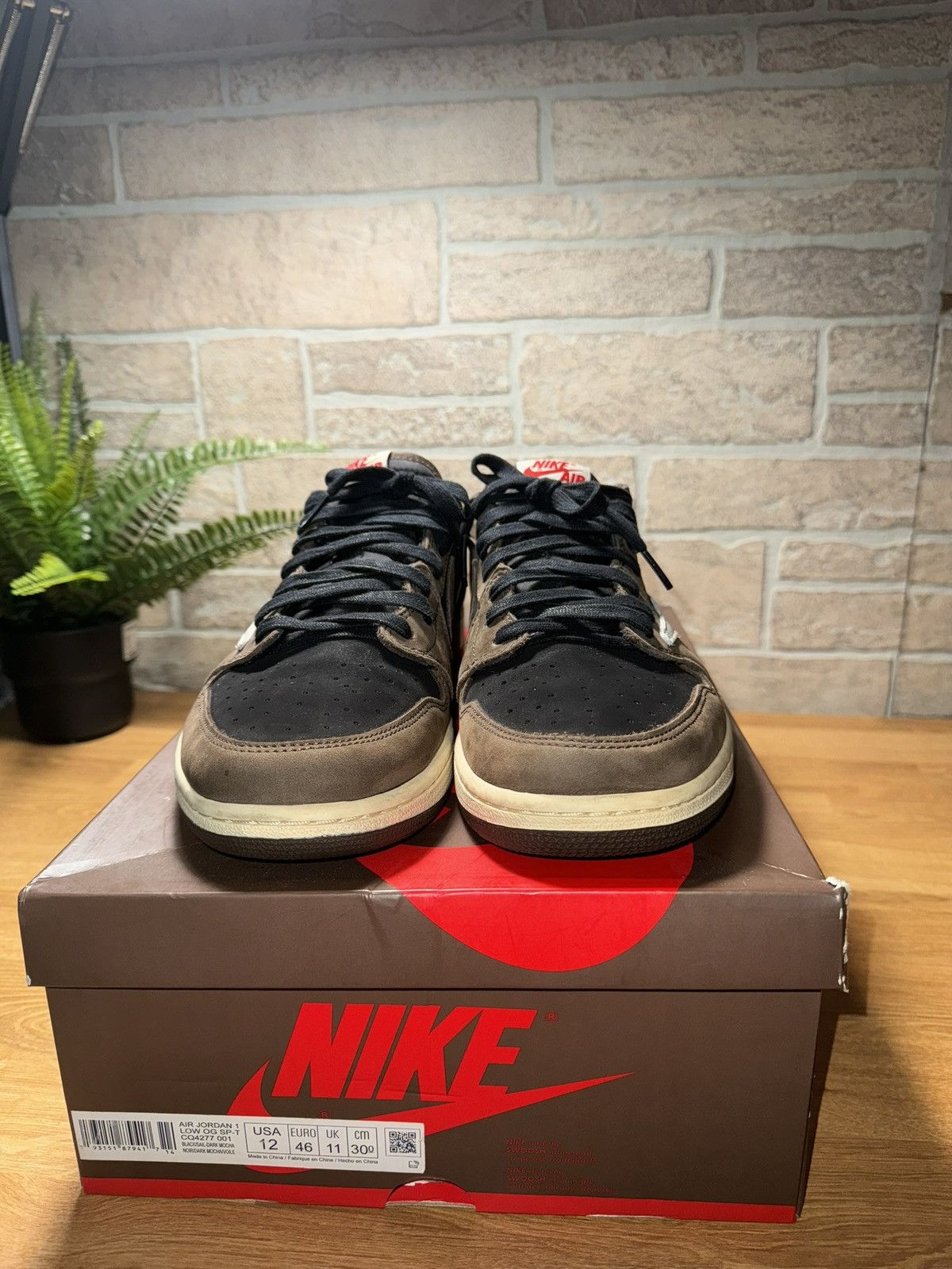 Nike × Travis Scott Jordan 1 Retro Low Mocha TRAVIS SCOTT Size US 12 / EU 45 - 2 Thumbnail