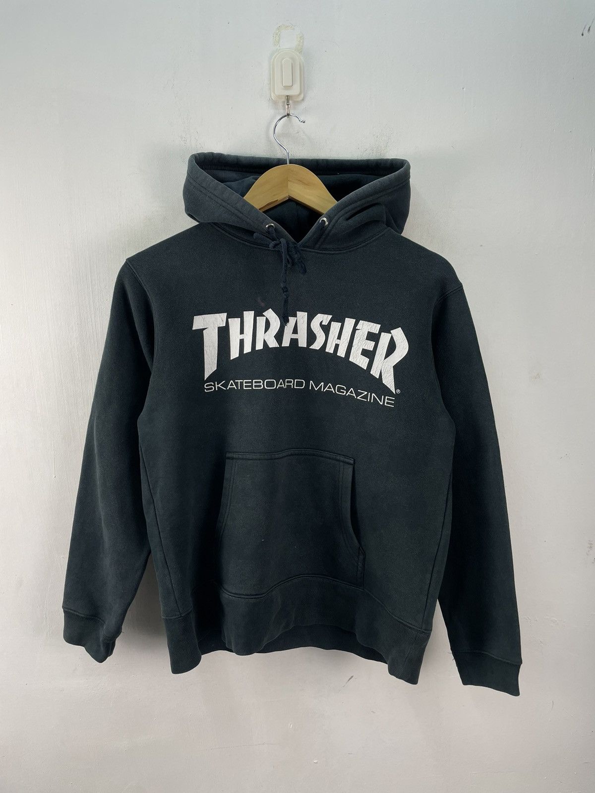 Thrasher Vintage Thrasher Boxy Sweatshirt Hoodie Pullover Faded Black Size US S / EU 44-46 / 1 - 1 Thumbnail