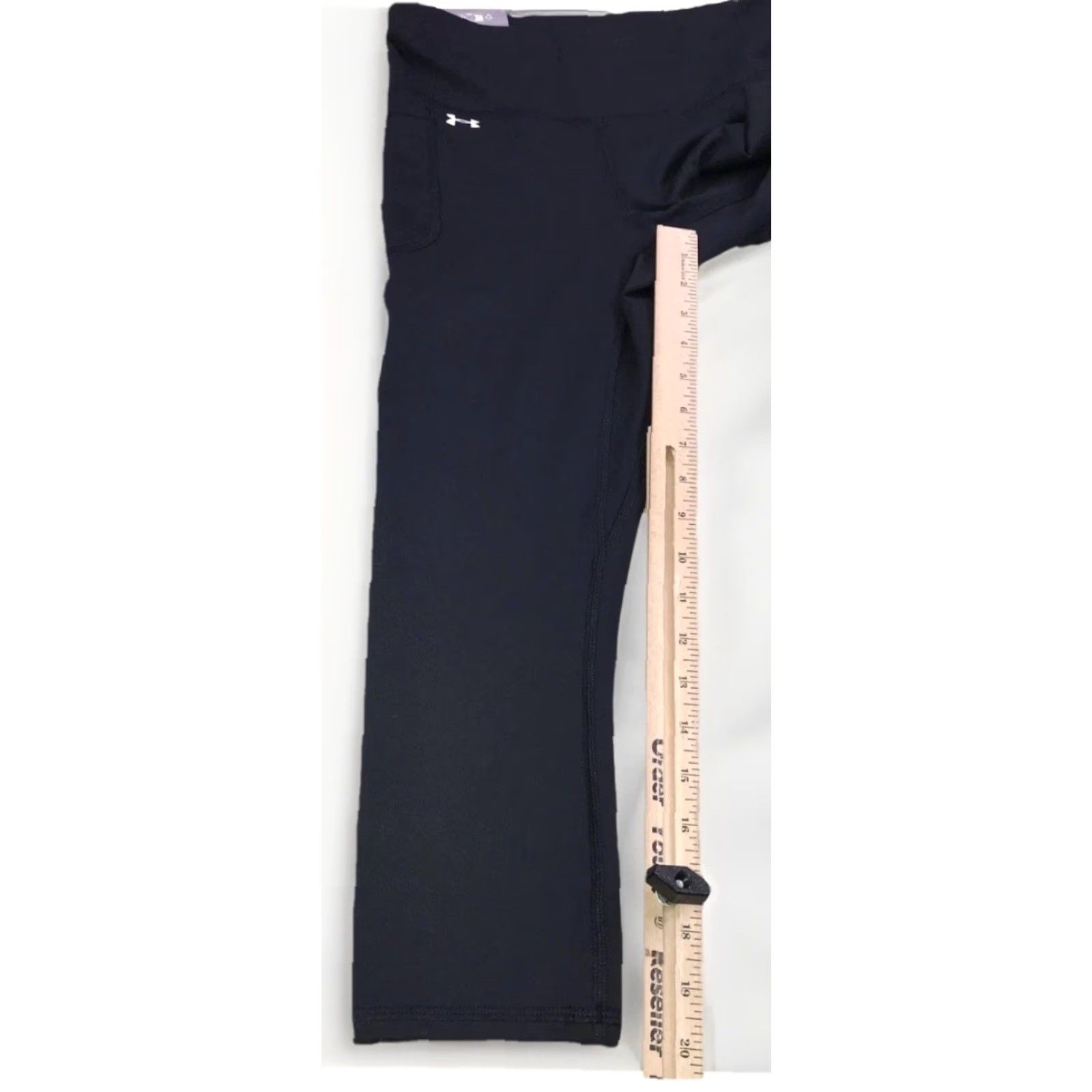 Under Armour Under Armour High Rise Capri Fitted Black Legging M Womens Capris, NdW? Size 32" / US 10 / IT 46 - 4 Thumbnail