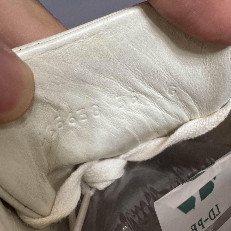 Gucci Gucci Ace Heart Pattern Sneakers for Women - Size US 8 / IT 38 - 4 Thumbnail