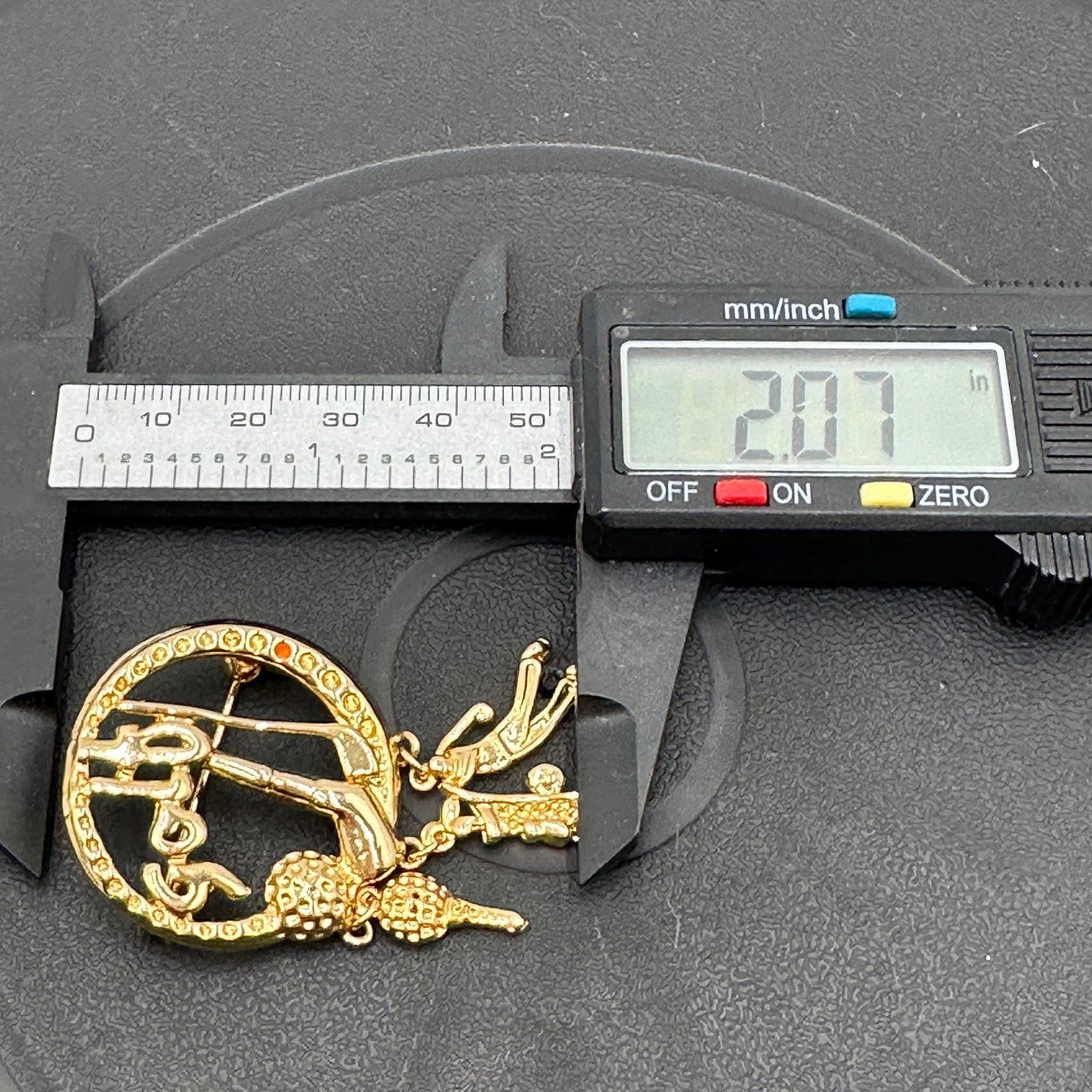 & Other Stories VTG Golf Brooch Dangling Charms Gold Tone Club Ball Golf Bag Size ONE SIZE - 7 Thumbnail