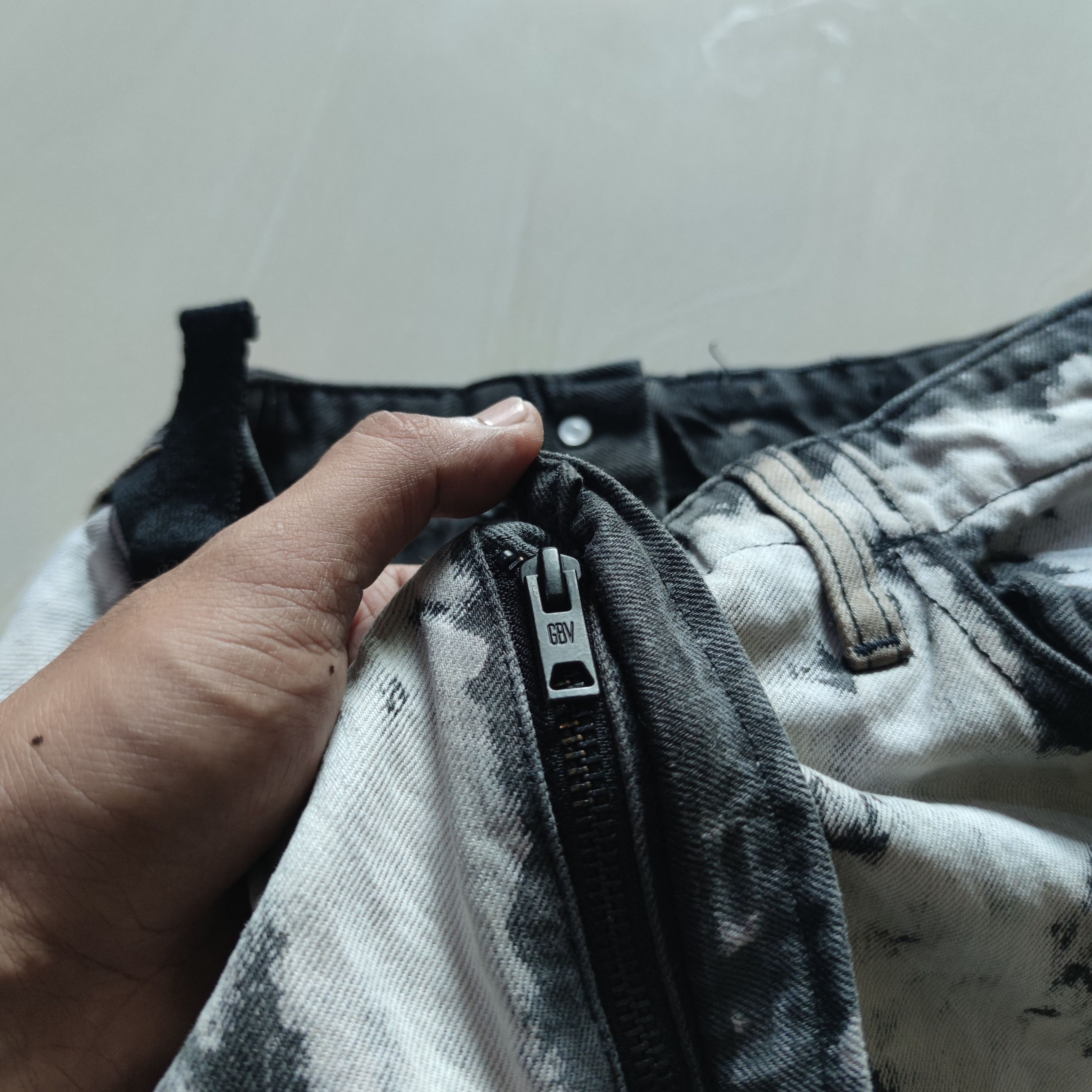 Designer × H&M GIAMBATTISTA VALLI PARIS x H&M RARE DESIGN JEAN Size US 30 / EU 46 - 15 Thumbnail