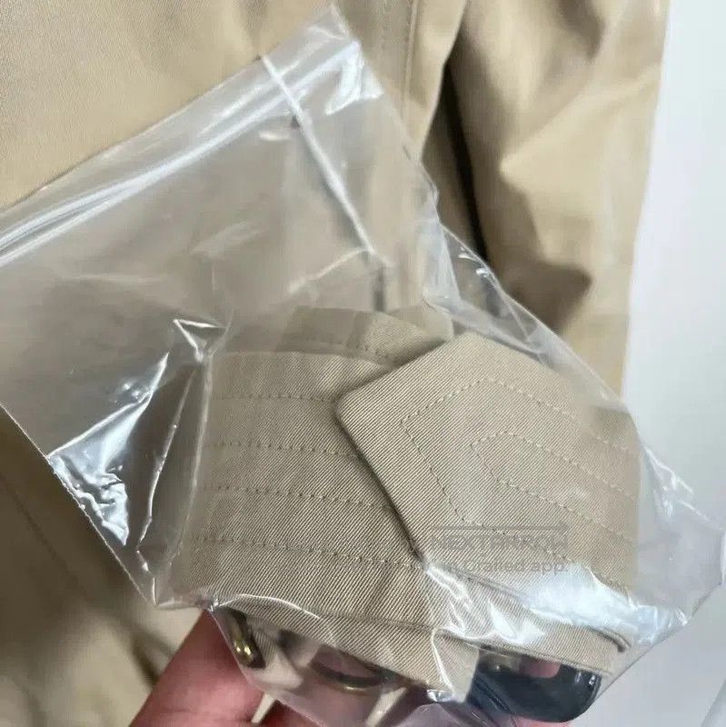 Burberry Burberry Women's Khaki Trench Coat. Size XS / US 0-2 / IT 36-38 - 4 Thumbnail