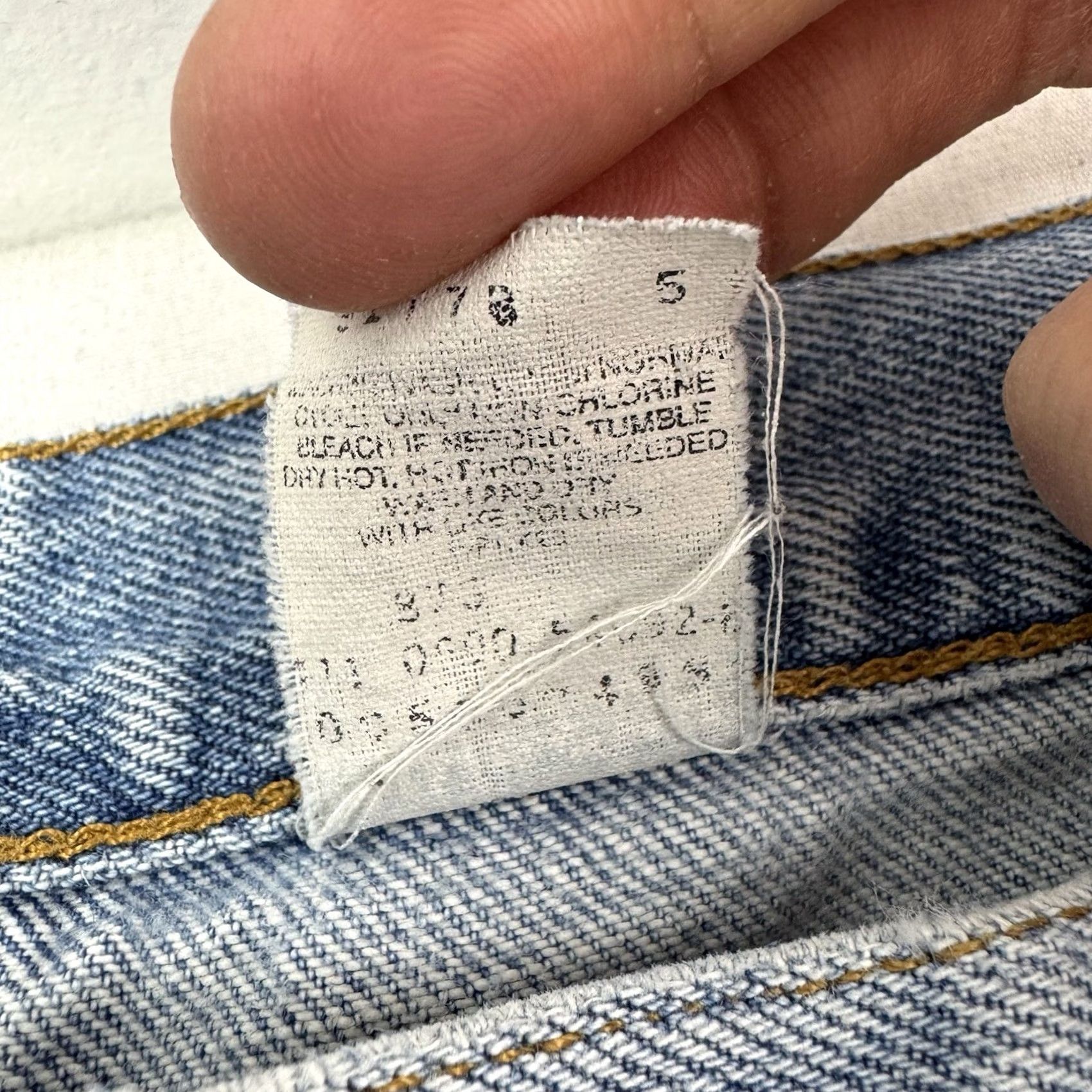 Levi's VINTAGE Levi's 505 Jeans Men Regular 38x30 Blue Cotton Denim Straight 90s Y2K Worn Thrashed Size US 38 / EU 54 - 7 Thumbnail