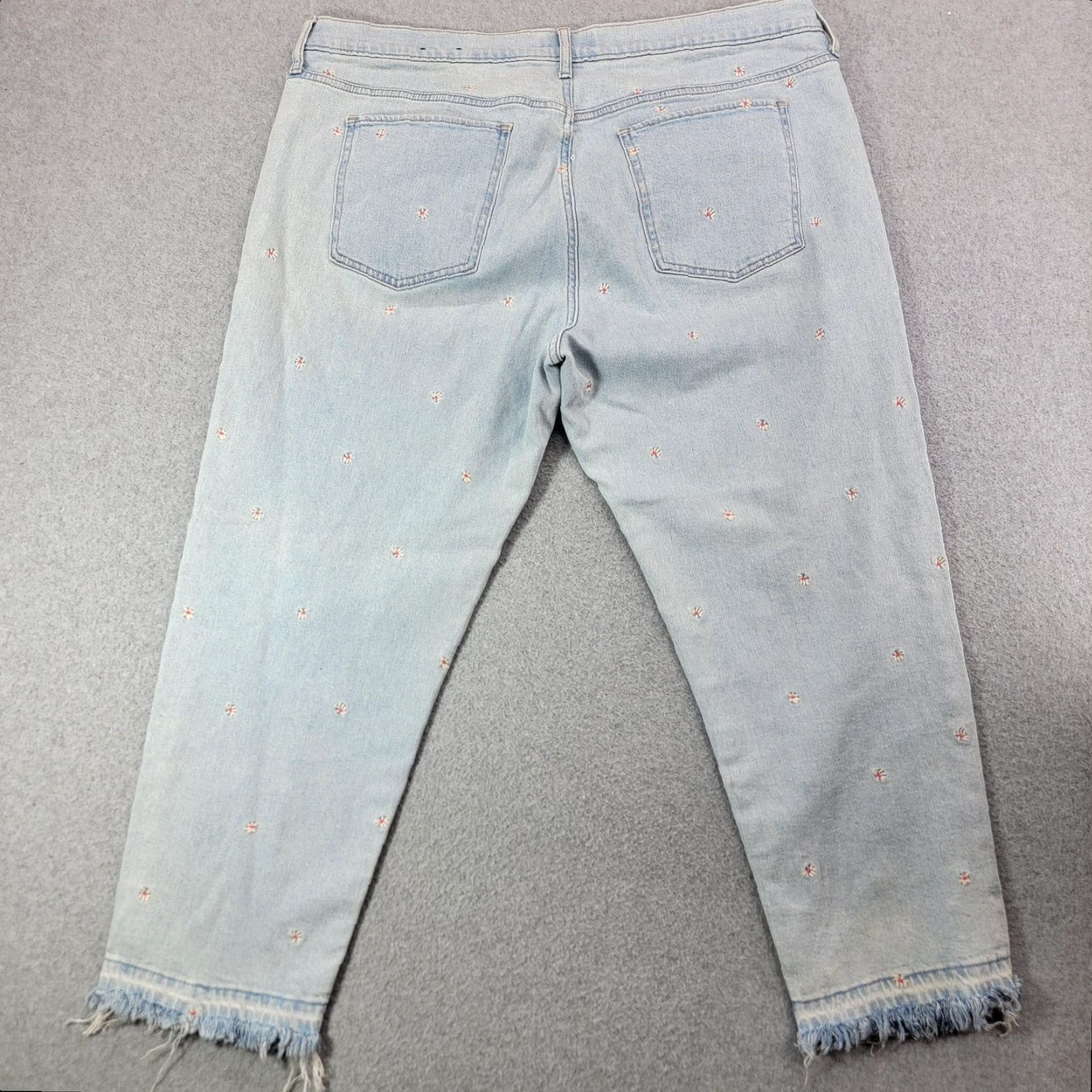 Gap VINTAGE? No. Gap Jeans Womens 18/34 Light Wash Girlfriend Embroidered Floral Raw Hem Denim Shirt Size 40" / US 18 - 5 Thumbnail