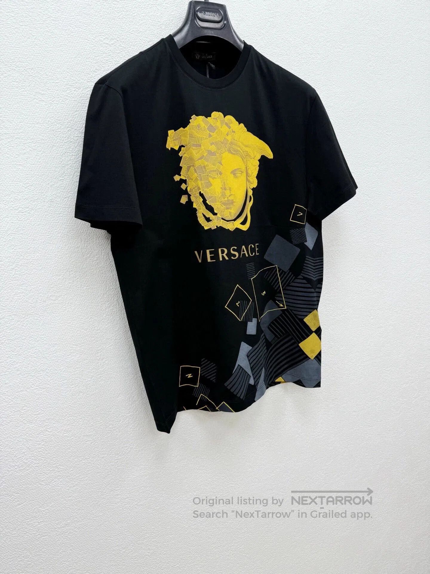 Versace VERSACE Men's Short Sleeve T-Shirt. Size US S / EU 44-46 / 1 - 2 Thumbnail