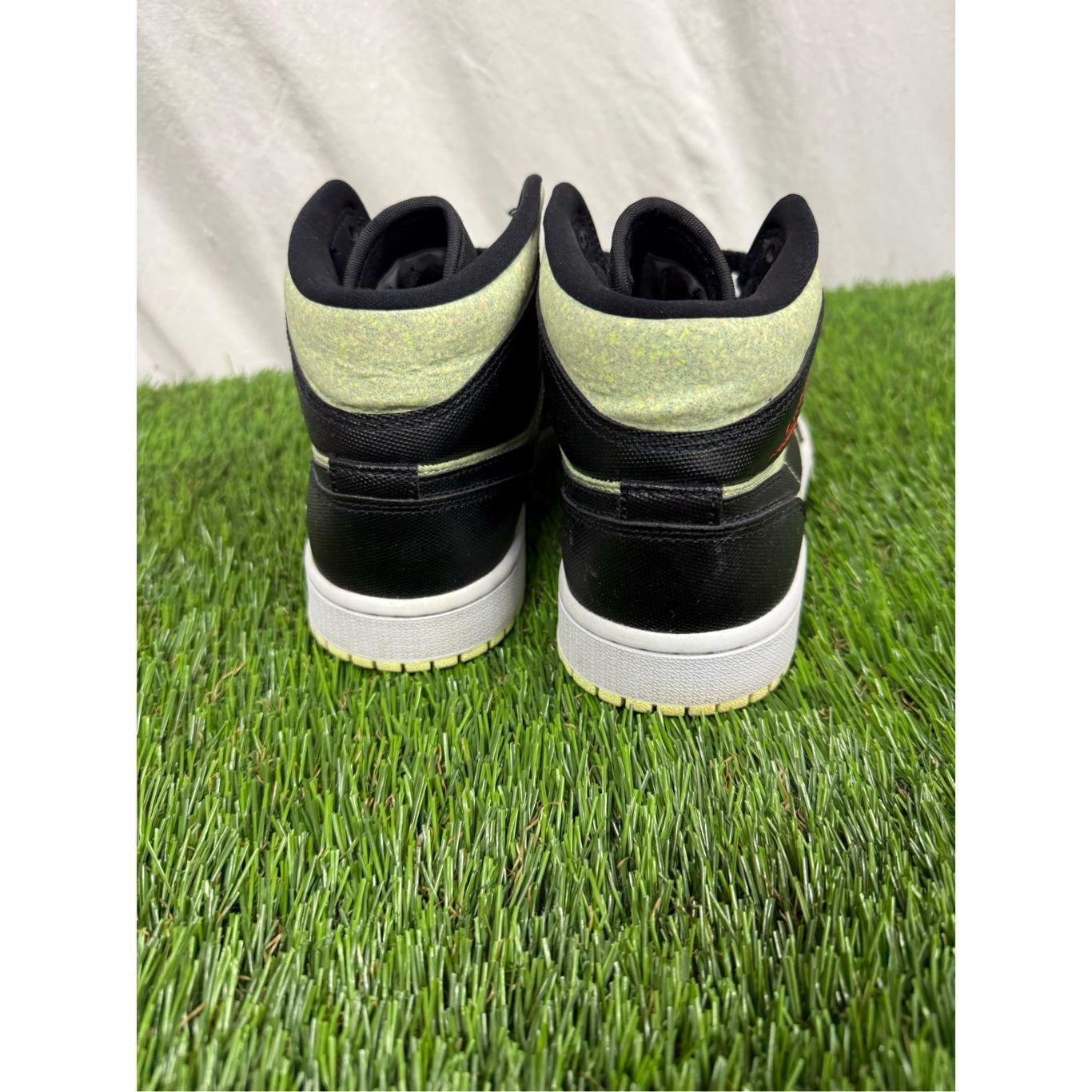 Jordan Brand Size 7.5w/6y - Air Jordan 1 SE Mid Black Barely Volt Women CLEAN Size US 7.5 / IT 37.5 - 3 Thumbnail