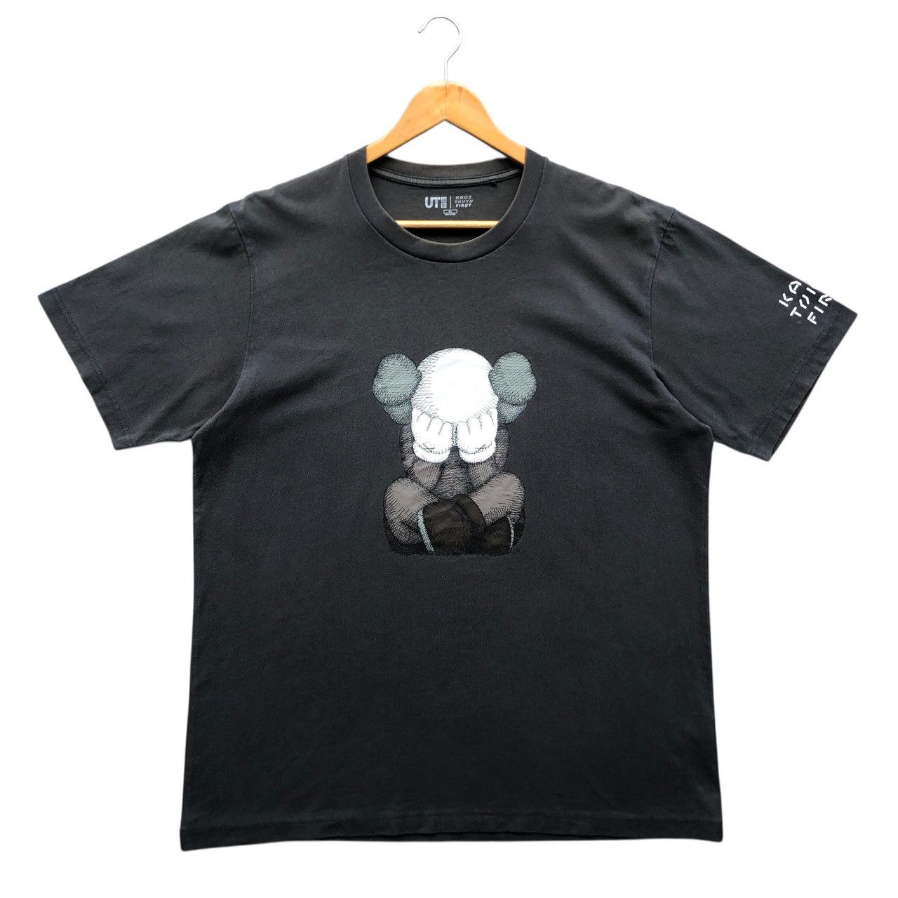 Kaws Japanese KAWS x UNIQLO tee Size US XL / EU 56 / 4 - 1 Thumbnail
