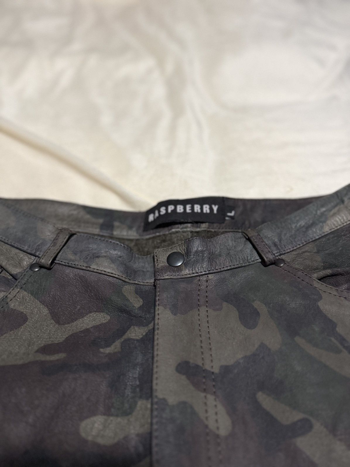 The GV Gallery GV Gallery Rasberry Hills Camo Leather Shorts Size US 34 / EU 50 - 3 Thumbnail