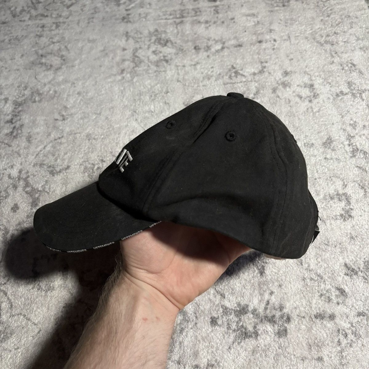 Reebok × Vetements Vetements x Reebok Securite Logo Hat Size ONE SIZE - 4 Thumbnail