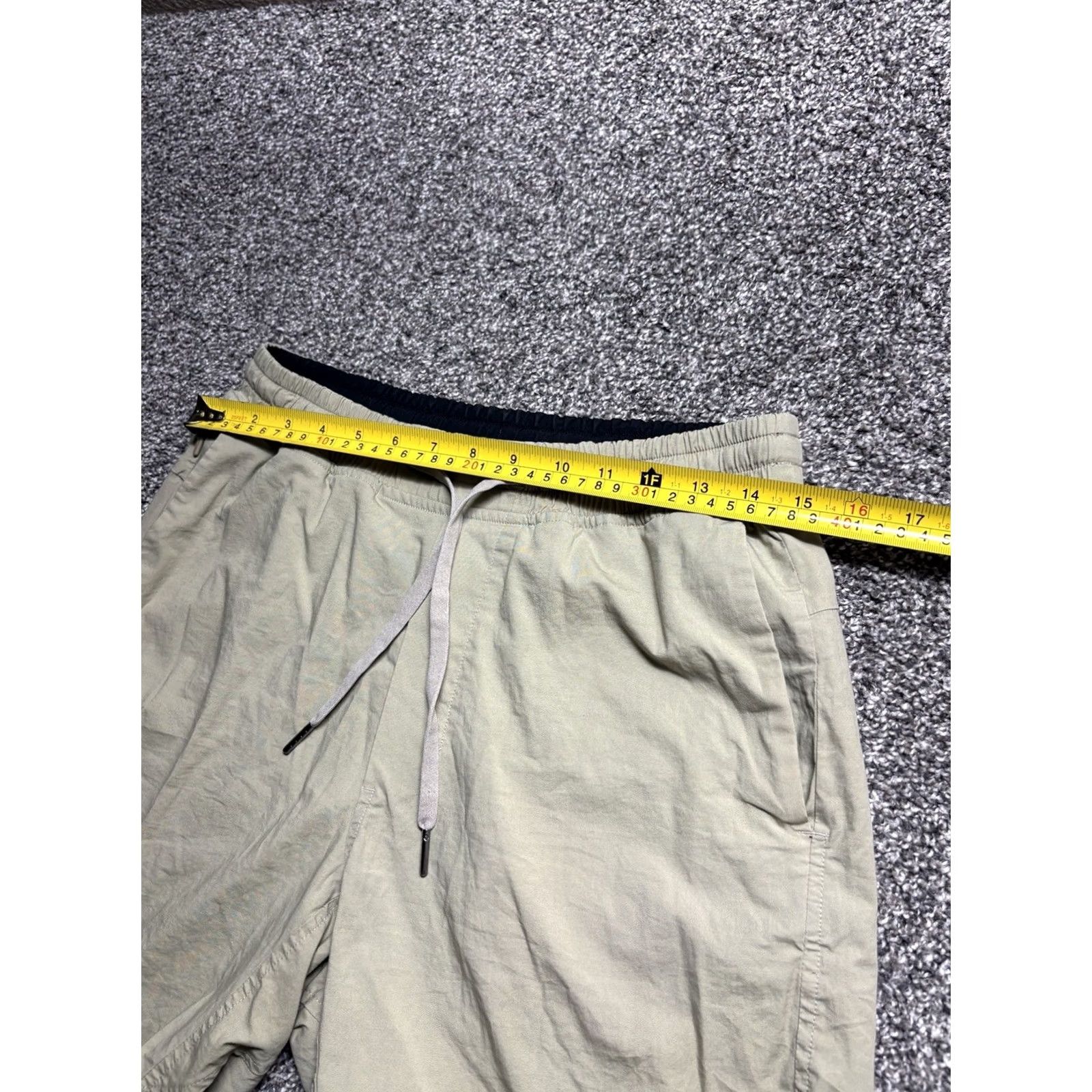 Lululemon Lululemon T.H.E. Short Mens Small Tan Linerless Gym Training Size US 29 - 6 Thumbnail