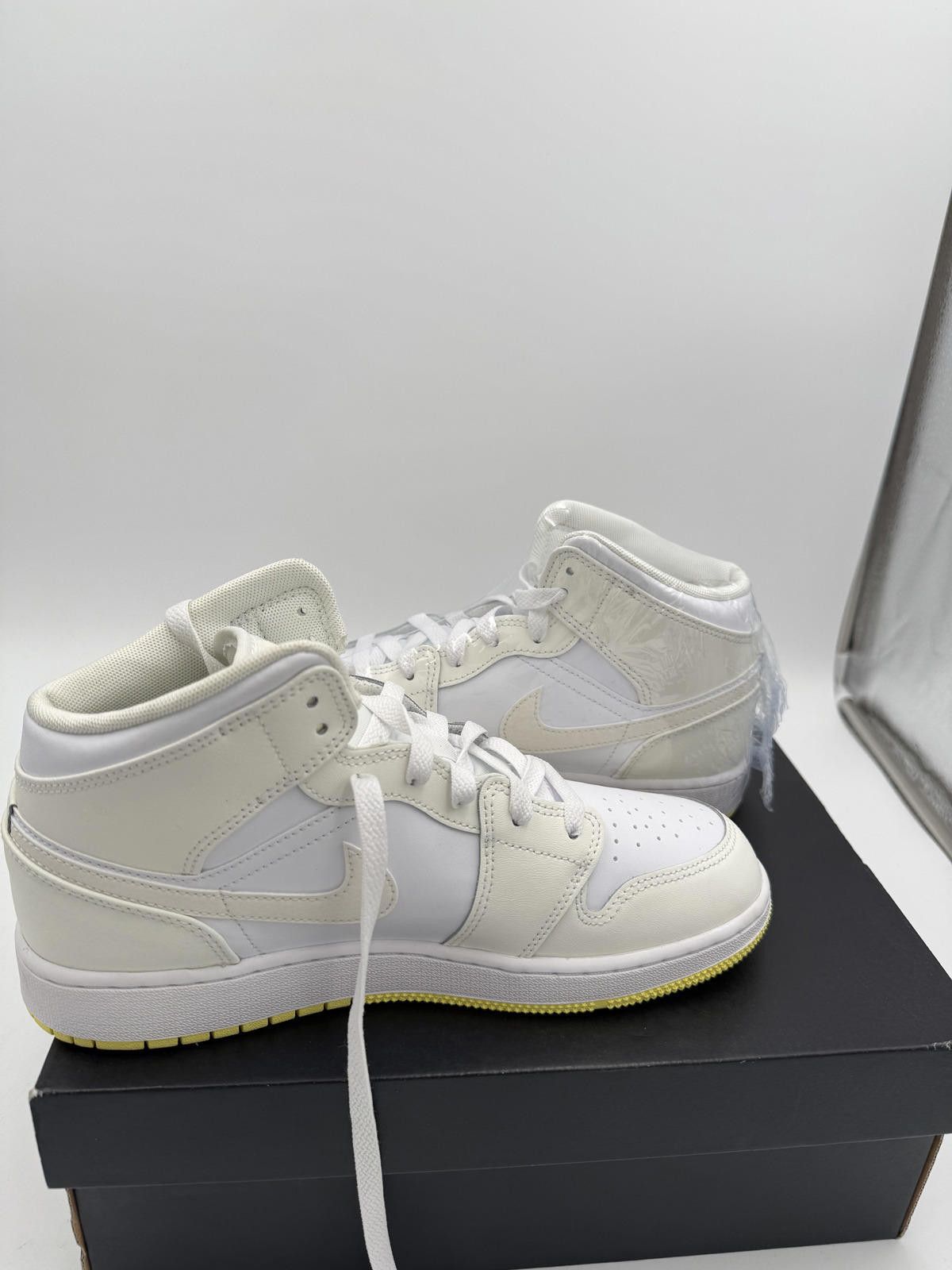 Nike Jordan 1 Mid Sail Light Laser Orange (GS) Size US 7 / EU 40 - 2 Thumbnail