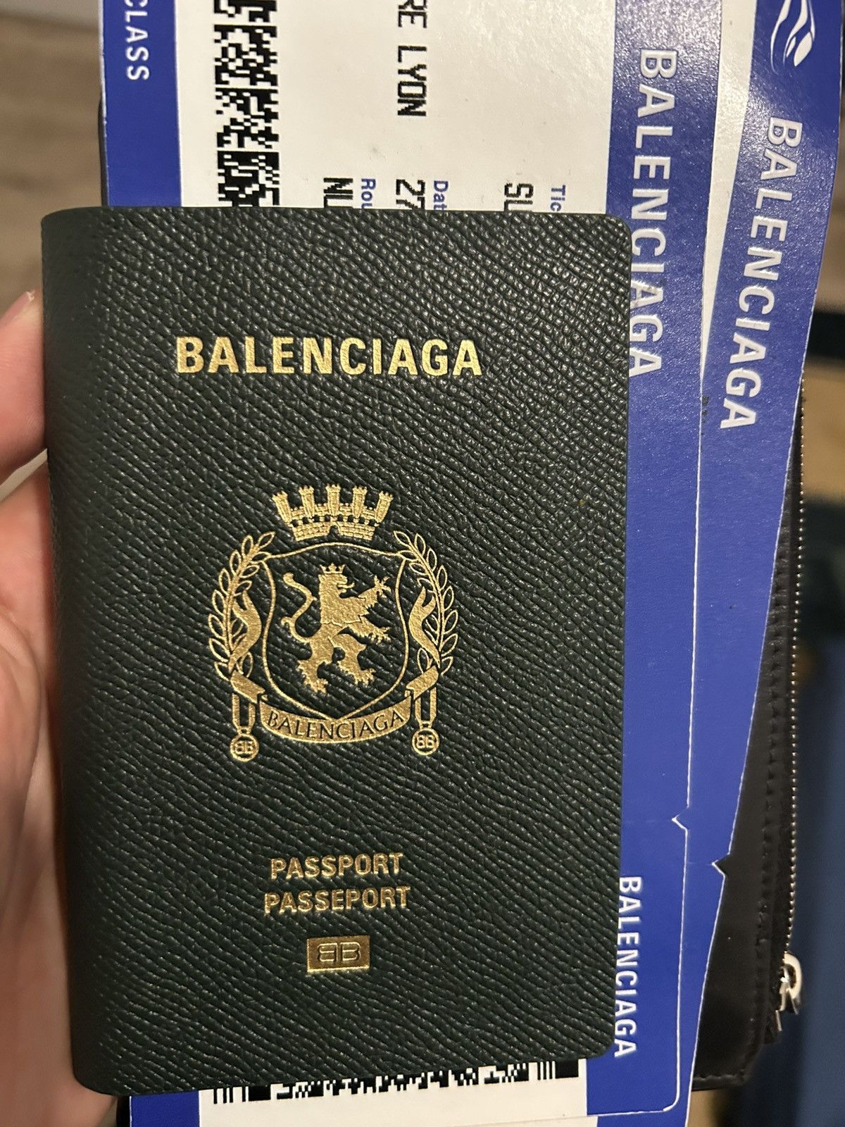Balenciaga Balenciaga MEN'S PASSPORT PHONE HOLDER IN BLACK Size ONE SIZE - 13 Thumbnail