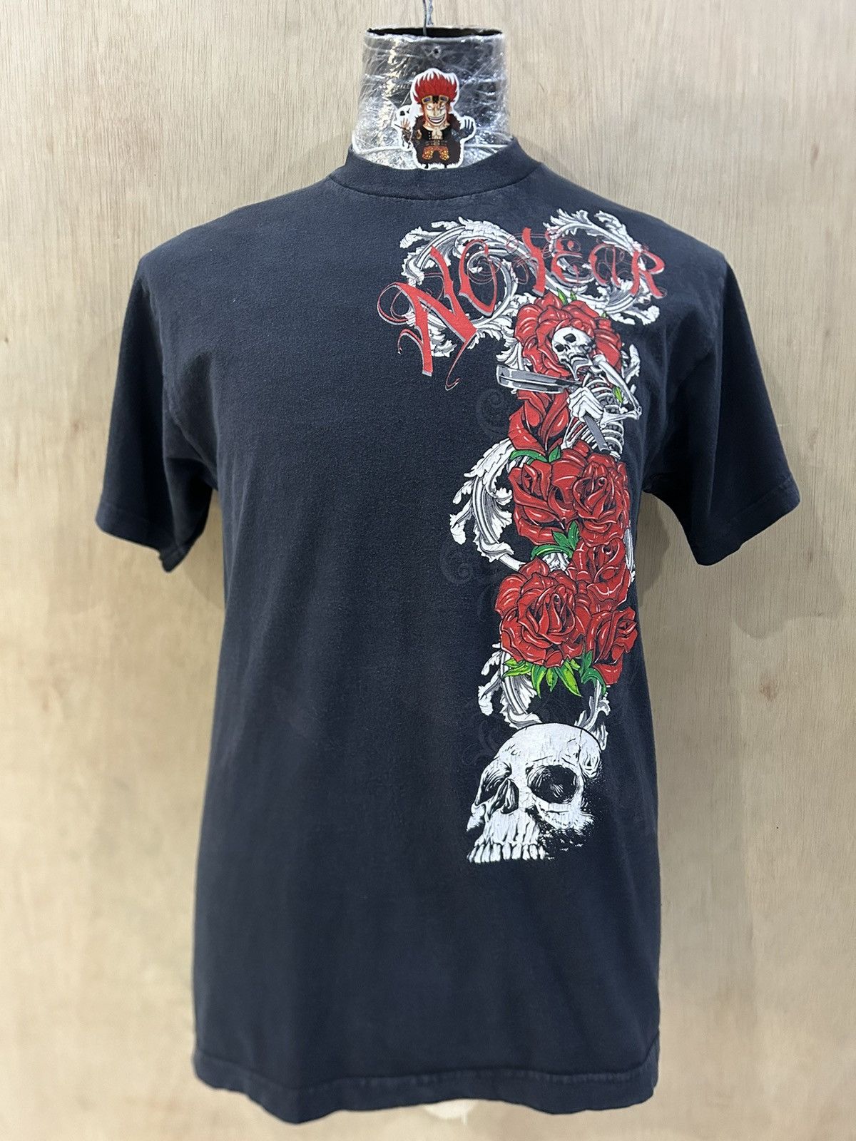 No Fear Vintage 2000s No Fear Skateboard Skull Roses Tee Size US M / EU 48-50 / 2 - 1 Thumbnail