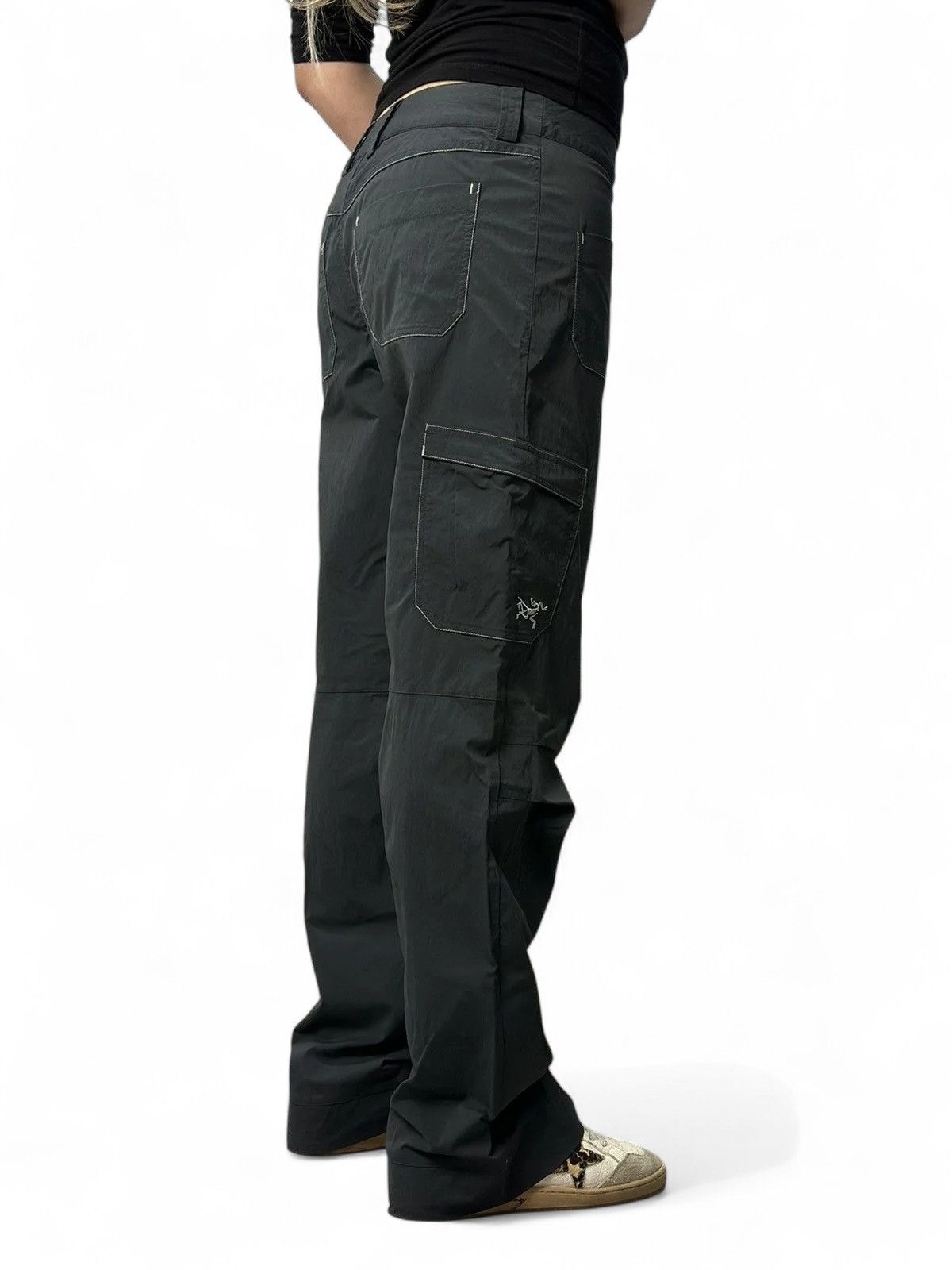 Arc'teryx Vintage Arc’teryx Tech Shell Cargo Pants Outdoor Hiking Gray Size 28" / US 6 / IT 42 - 15 Thumbnail