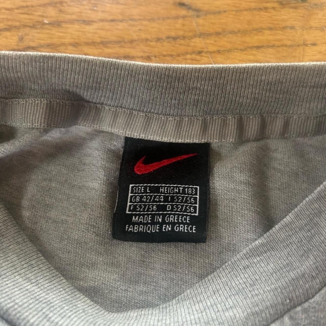 Nike Vintage Y2K Nike Small Swoosh Tee Size US L / EU 52-54 / 3 - 4 Thumbnail