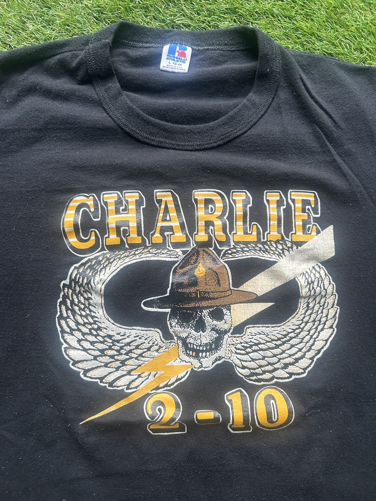 Vintage Vintage 90s Charlie 2-10 Infantry T-Shirt Size US L / EU 52-54 / 3 - 2 Thumbnail