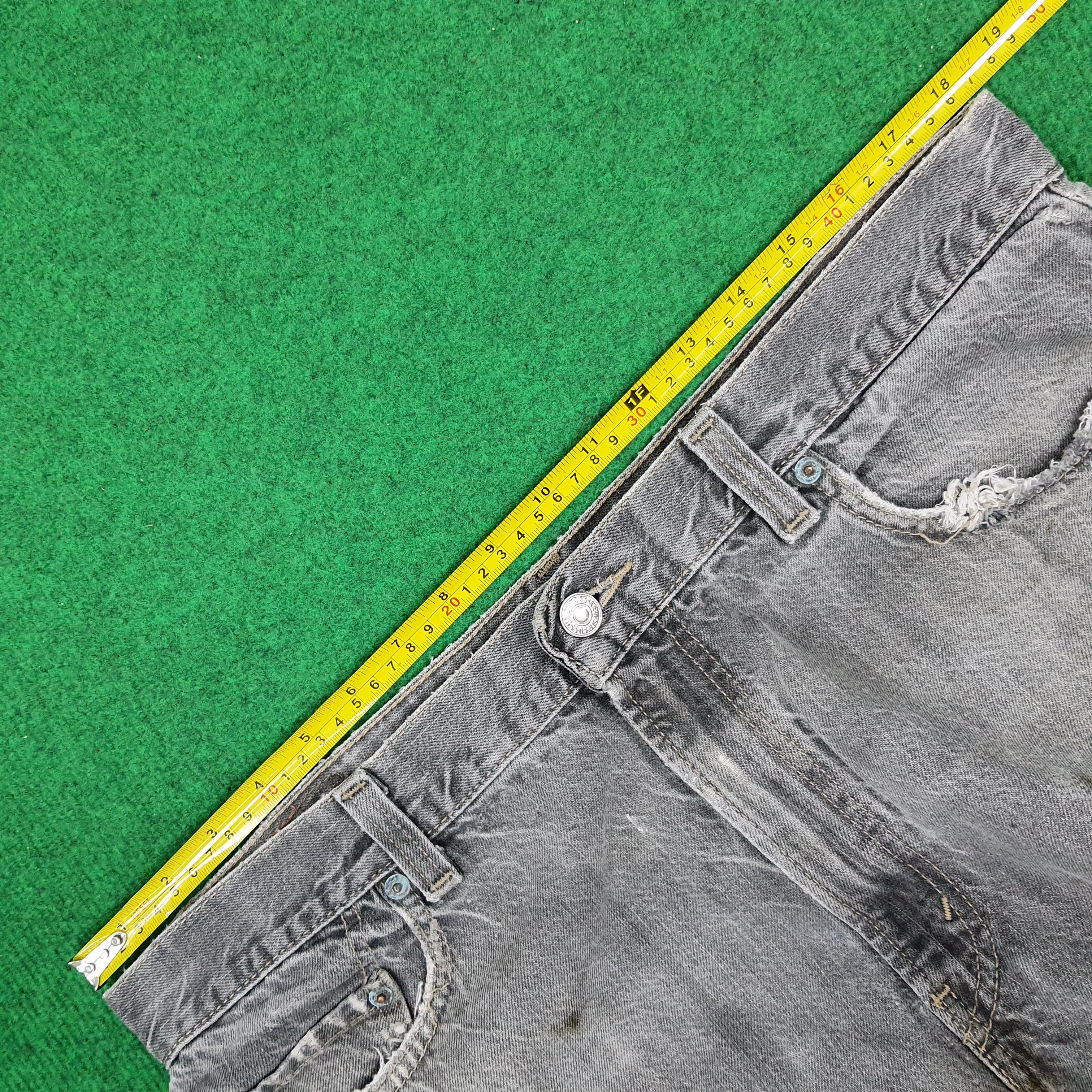 Levi's × Vintage Vintage Levi's 569 Loose Distressed Short Jeans Size US 36 / EU 52 - 12 Thumbnail