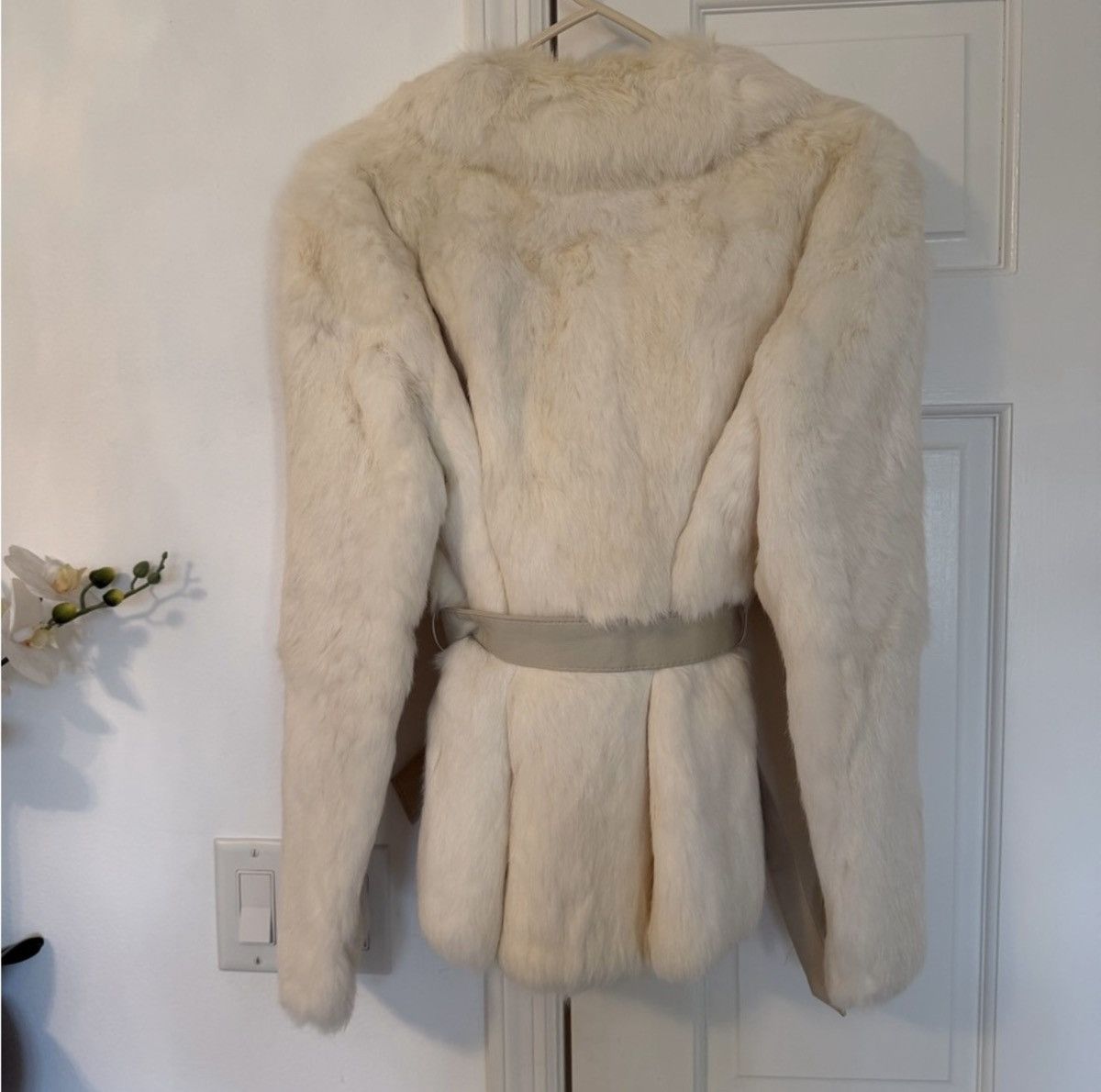 Vintage Vintage 70s Ivory Rabbit Fur Belted Coat (M) Size M / US 6-8 / IT 42-44 - 2 Thumbnail
