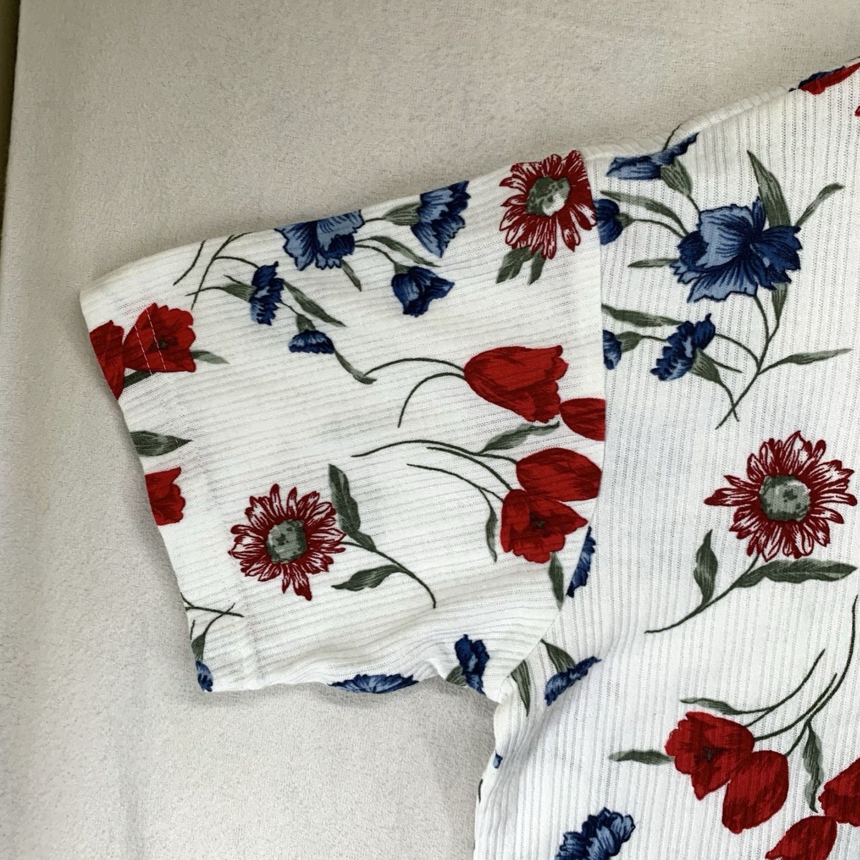 Vintage VINTAGE Bobbie Brooks Women's Oversized T-Shirt Large White Red Blue Floral 80s Casual Size L / US 10 / IT 46 - 6 Thumbnail