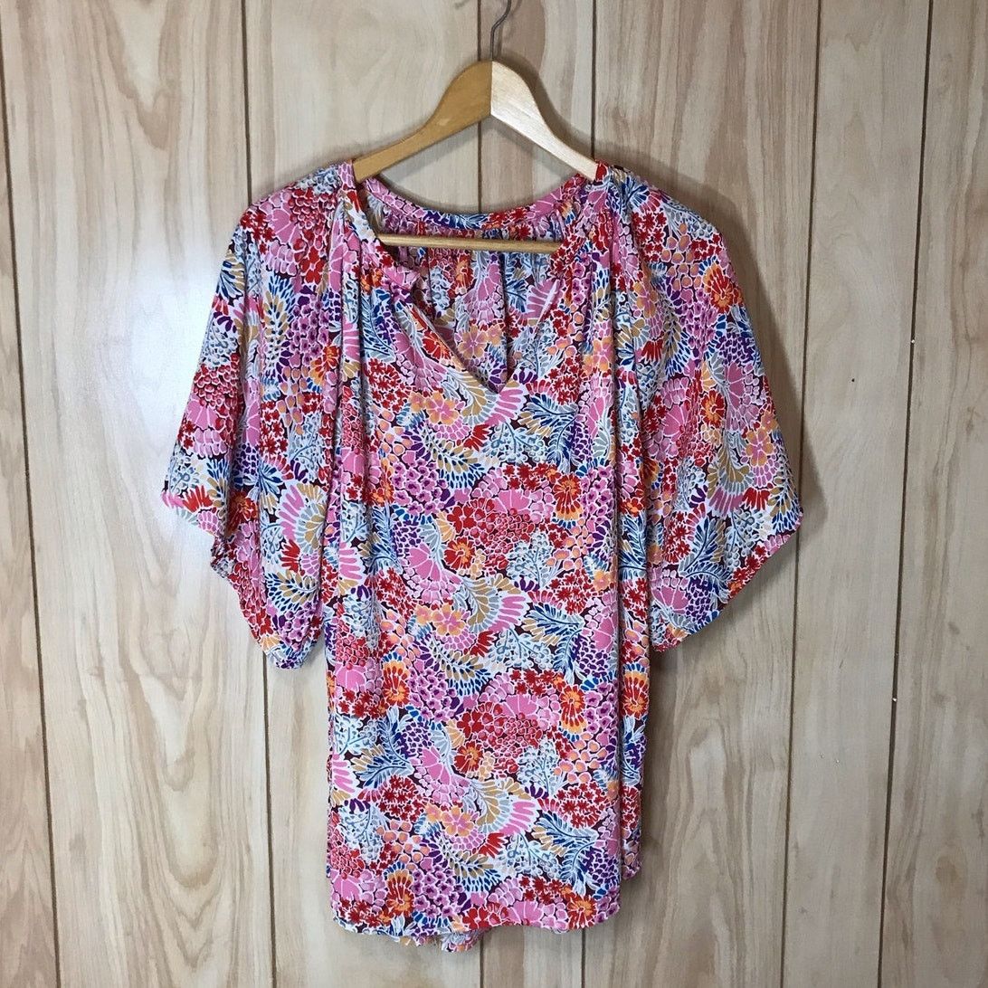 Other Floral Abstract V-Neck 3/4 Flutter Sleeve Lined Blouse M Size M / US 6-8 / IT 42-44 - 1 Thumbnail