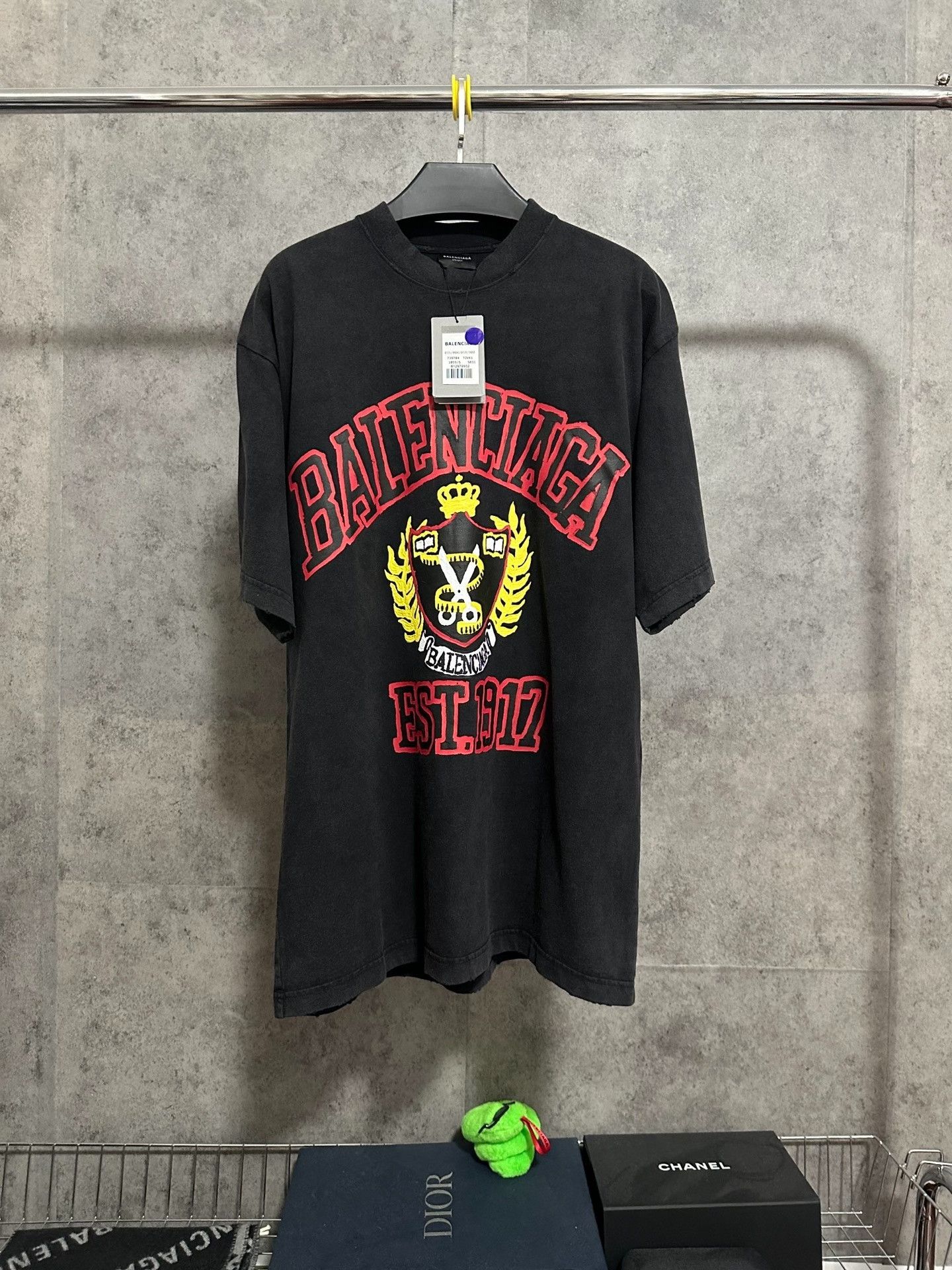 Balenciaga Balenciaga Wheat Shear Logo Short Sleeve T-shirt Size US S / EU 44-46 / 1 - 1 Thumbnail