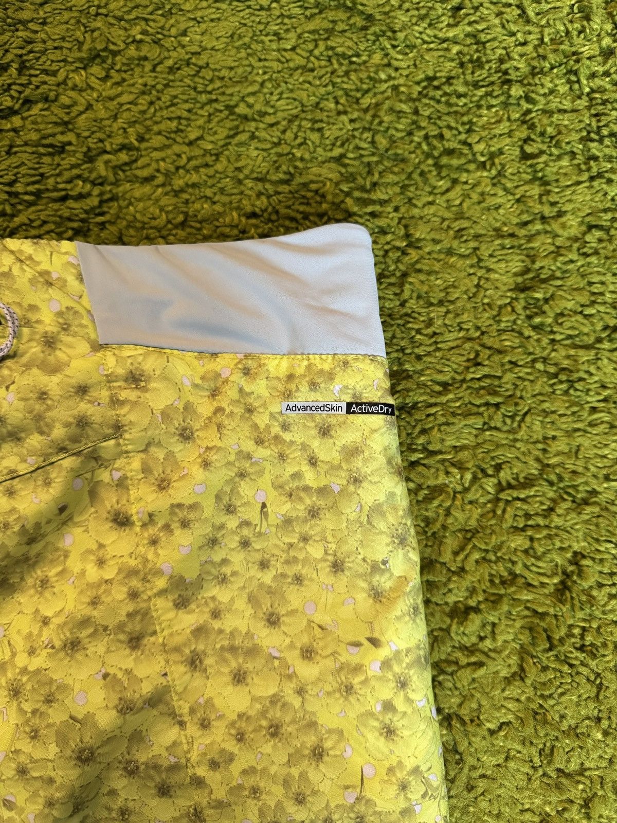 Salomon Salomon floral pattern trekking running shorts Size 27" / US 4 / IT 40 - 5 Thumbnail