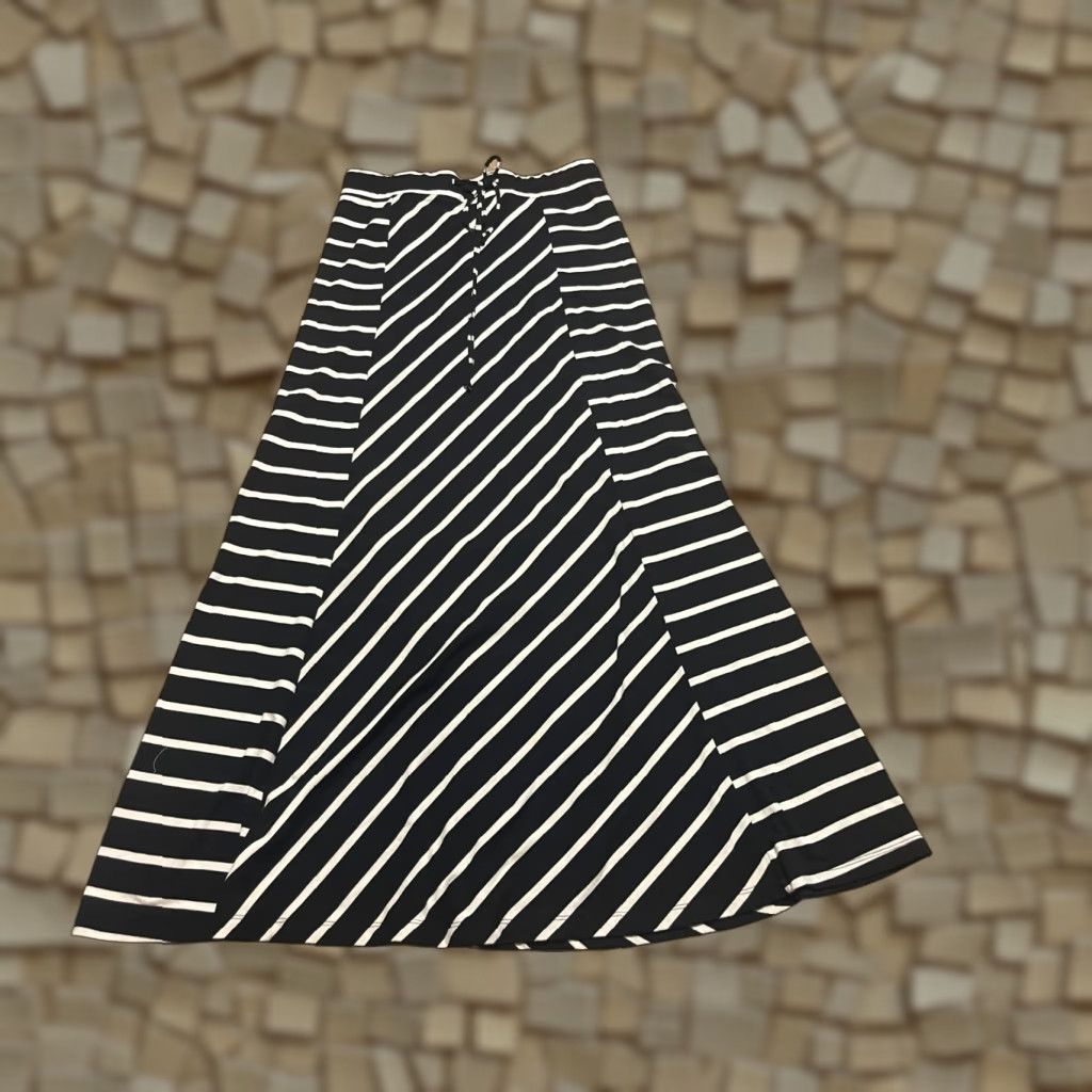 Vintage **Women's Medium Maxi Maurices Skirt Striped Pull On Black White** User: Women's Medium Maxi Maurices Skirt Striped Pull On Black White Size 32" / US 10 / IT 46 - 1 Thumbnail