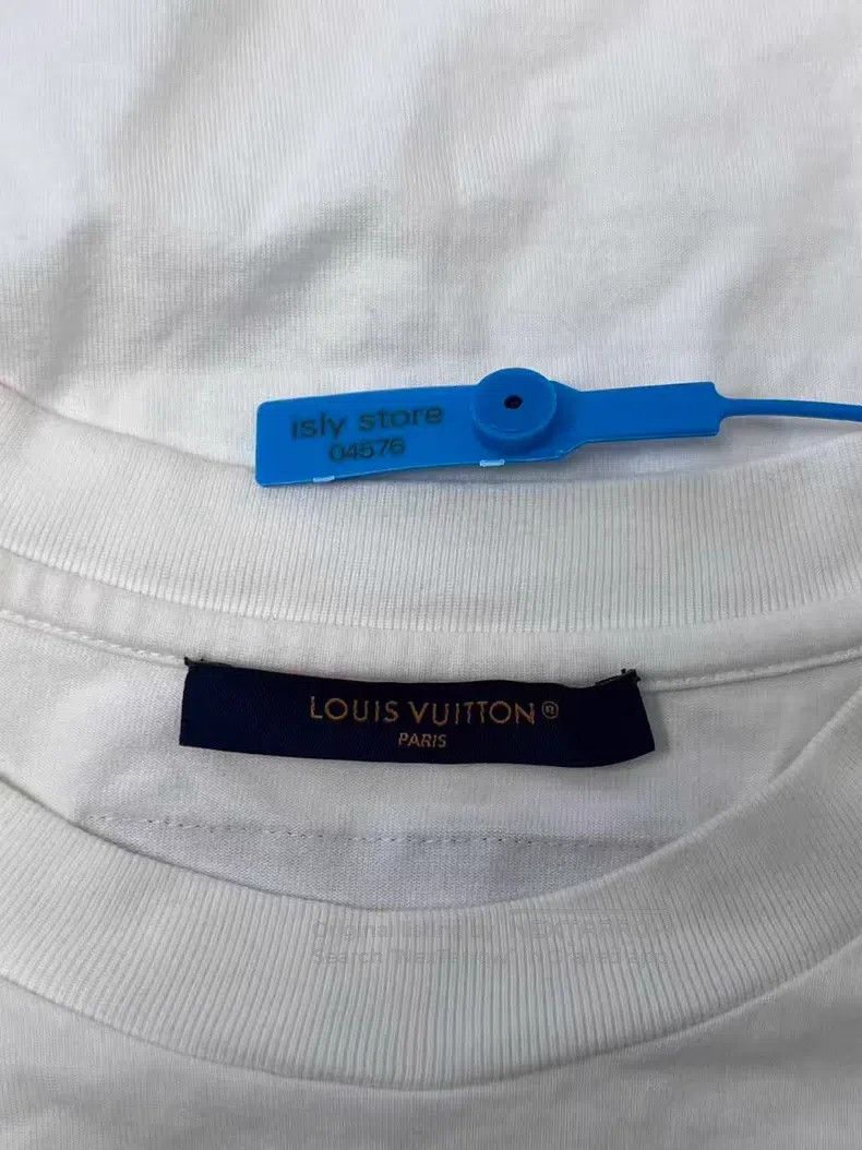 Louis Vuitton Louis Vuitton Logo Embossed Crew Neck Short Sleeve Size US S / EU 44-46 / 1 - 5 Thumbnail