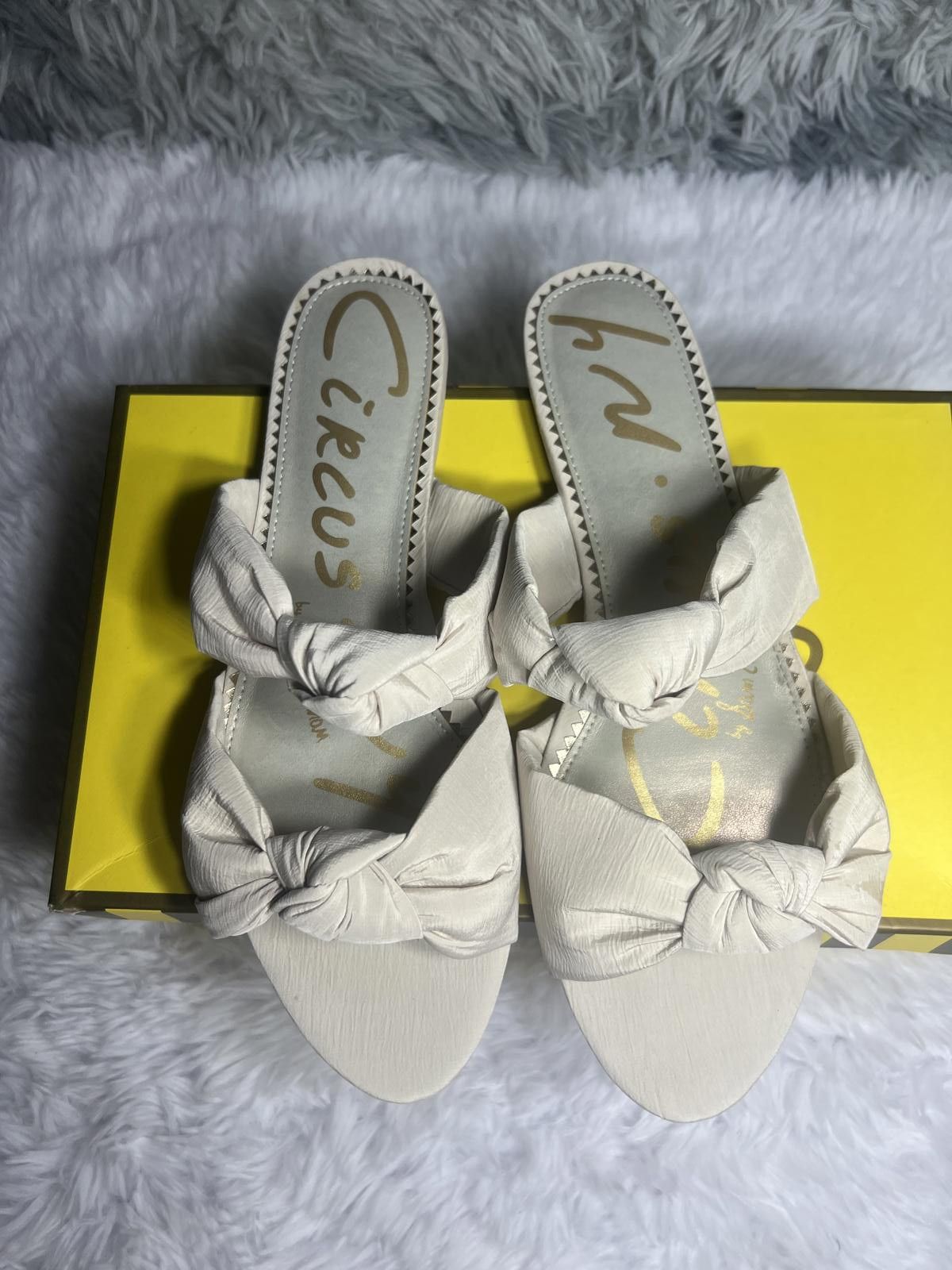 Other Circus by Sam Edelman Marissa Vanilla Bean Knotted Slide M Size US 10 / IT 40 - 2 Thumbnail