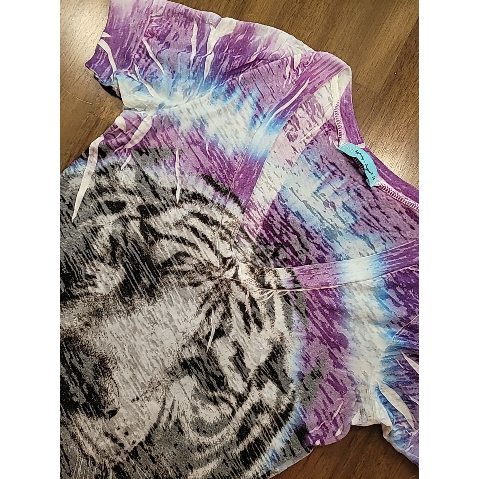 VTG Y2K White Tiger Graphic Tee M Kitschy Pop Retro Mallcore