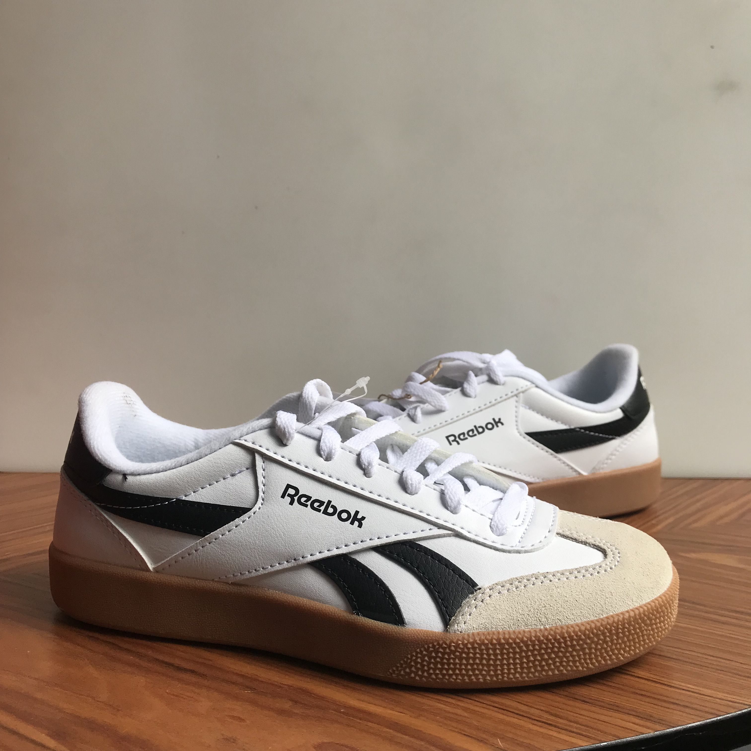 REEBOK SMASH EDGE WHITE Black lined Gum Sole Size 5uk