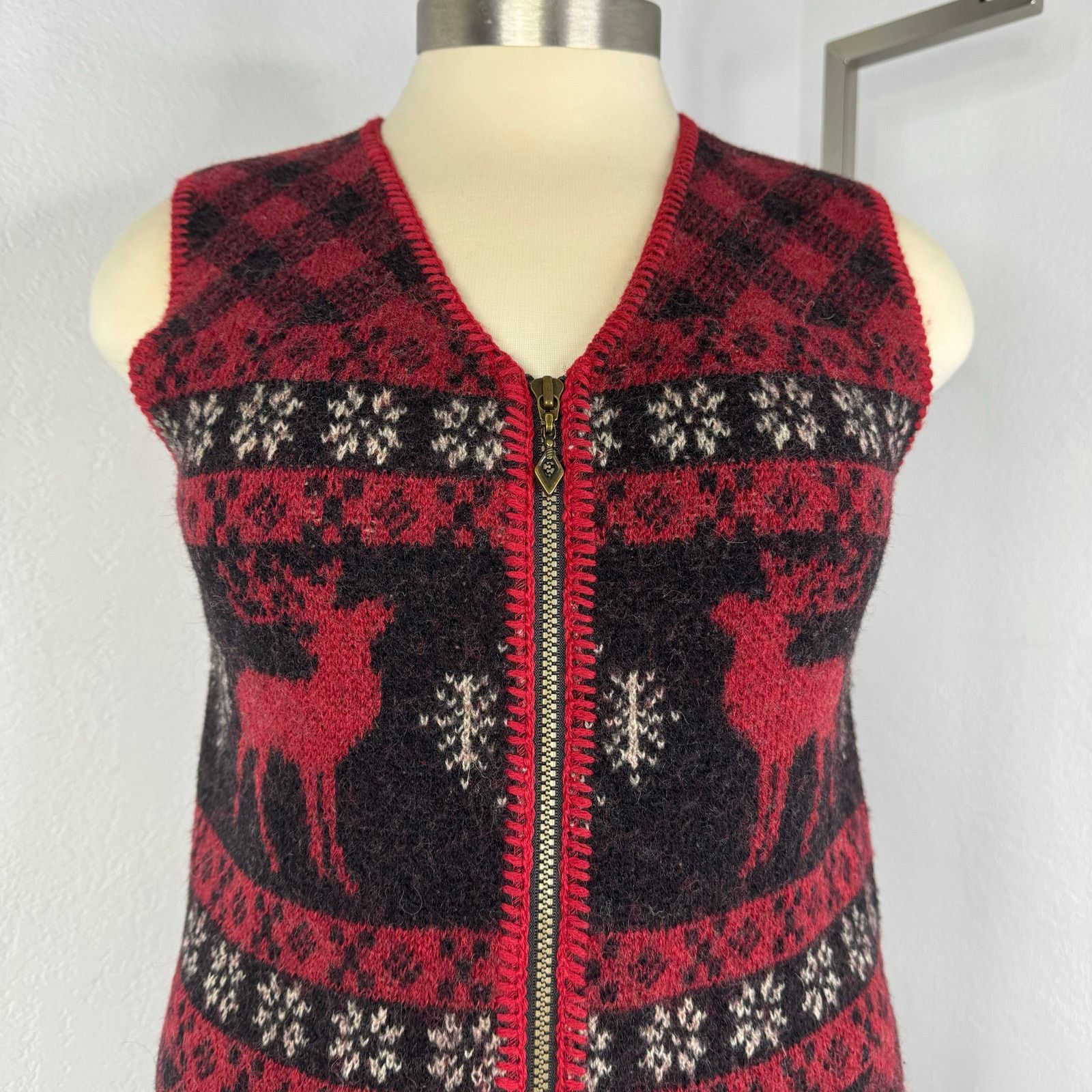 Vintage Vintage 100% Wool Red V-Neck Zip Up Sweater Vest ALPS Medium Size M / US 6-8 / IT 42-44 - 2 Thumbnail